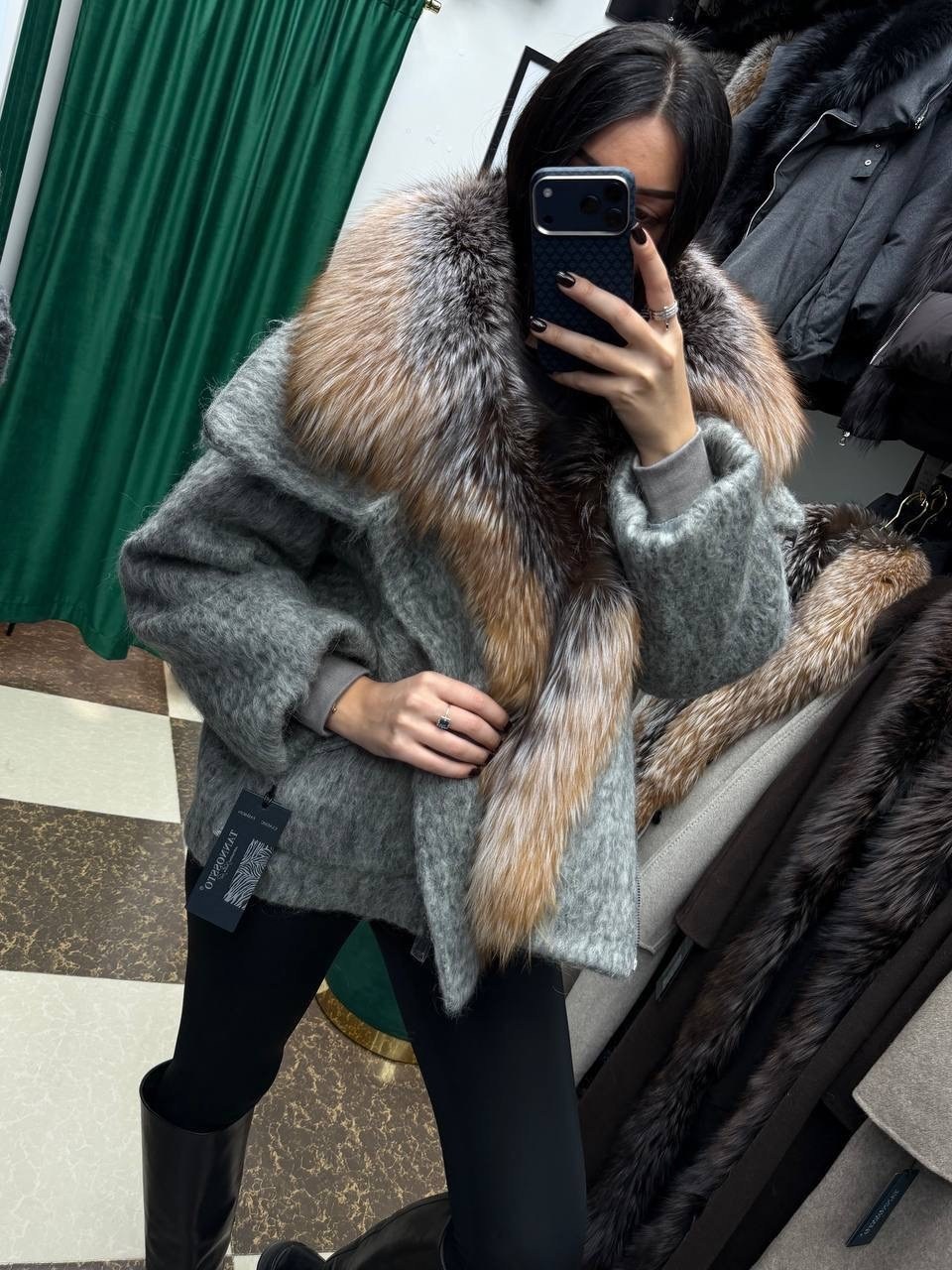 серая куртка из шерсти с накладными карманами и съемным мехом,пальто с мехом,зимняя куртка-пальто оверсайз v8oss,зимняя куртка-пальто оверсайз,полупальто с мехом песца