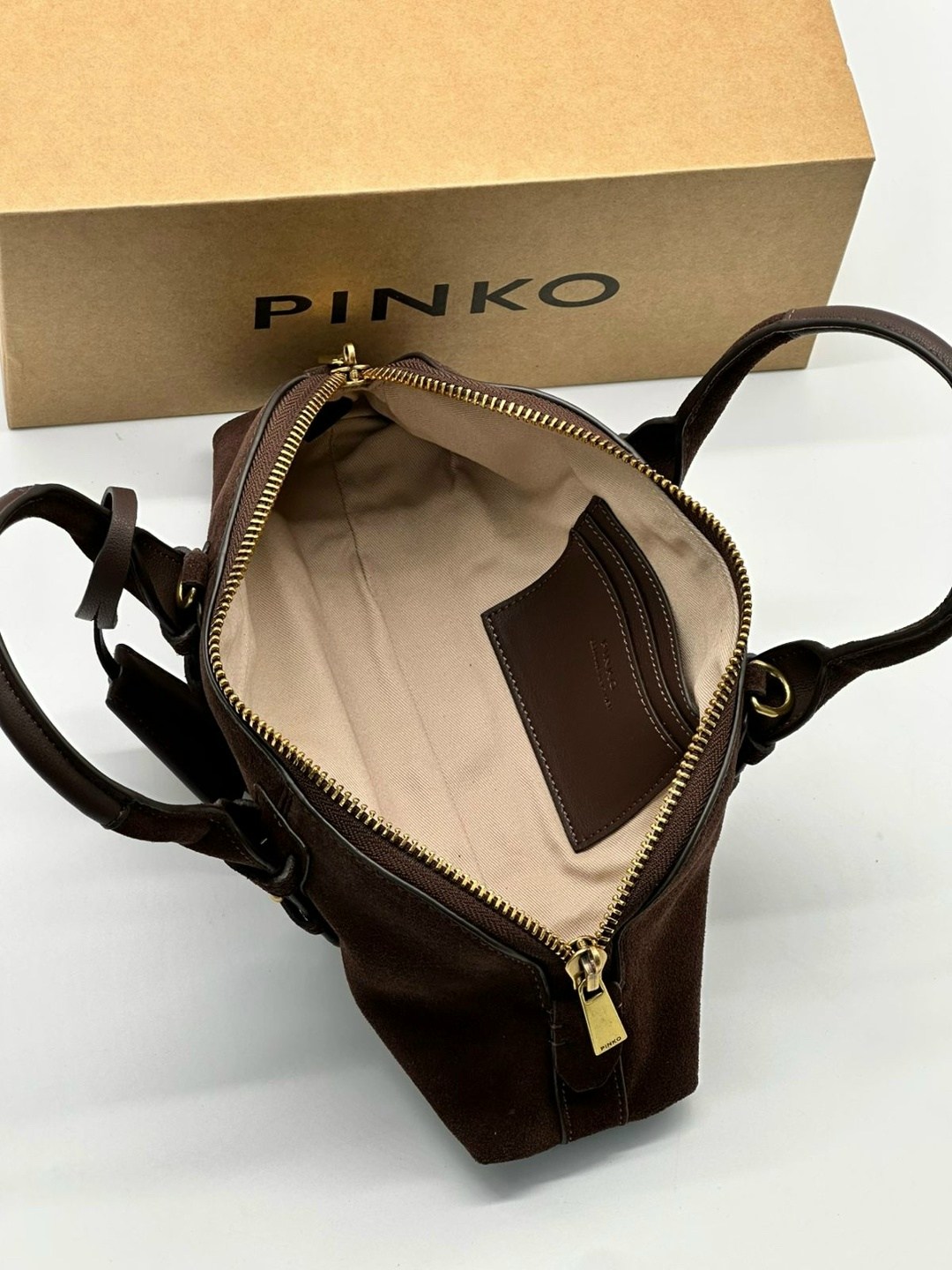 сумка замшевая коричневая miu miu,женская замшевая сумка miu miu arcadie коричневая,сумка miu miu натуральная замша,замшевые женские сумки miu miu,сумка женская miu miu натуральная замша