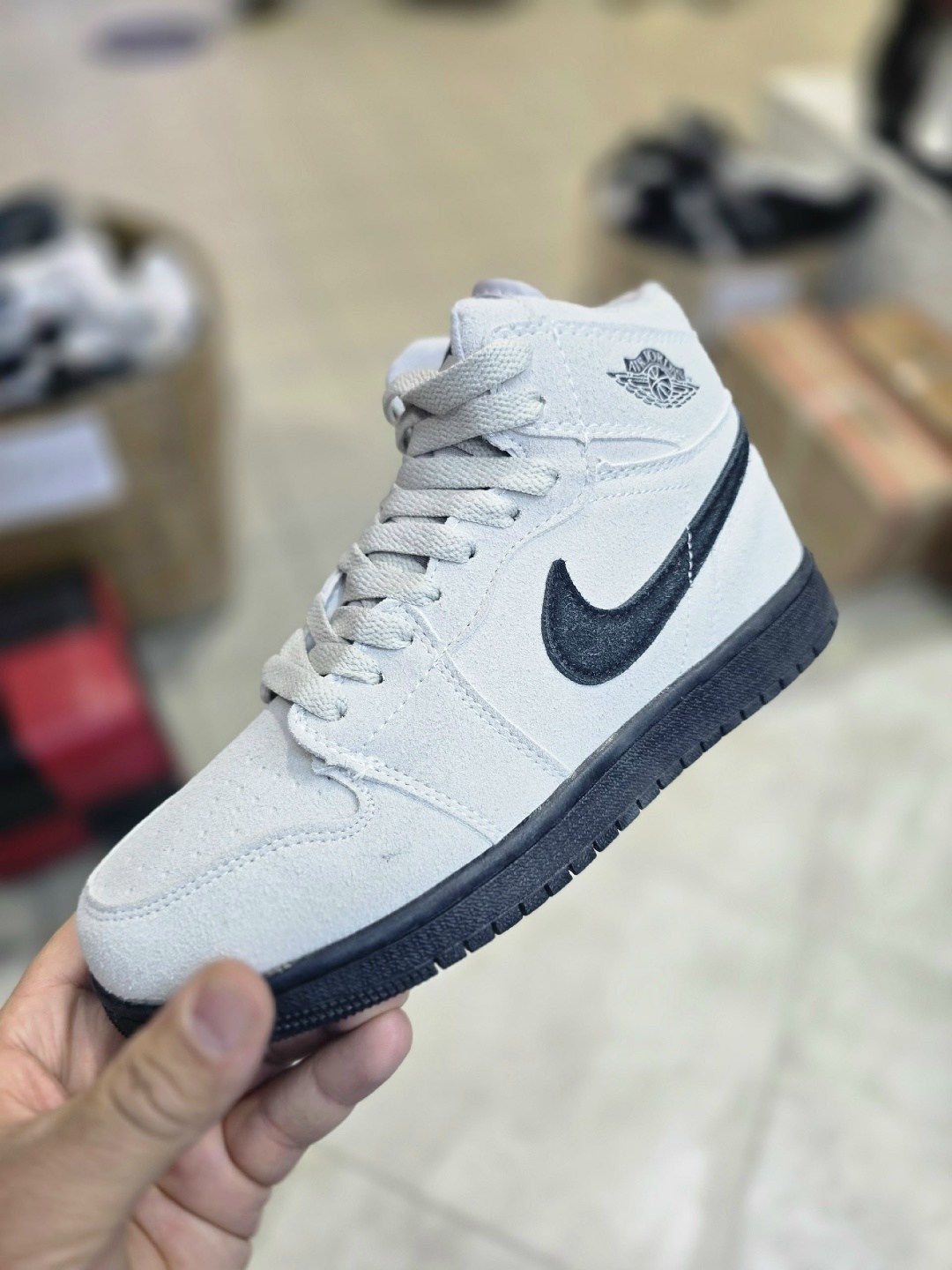 nike air jordan 1,кроссовки nike air jordan 1,nike air jordan 1 mid,air jordan 1 mid grey,nike air jordan 1 retro high