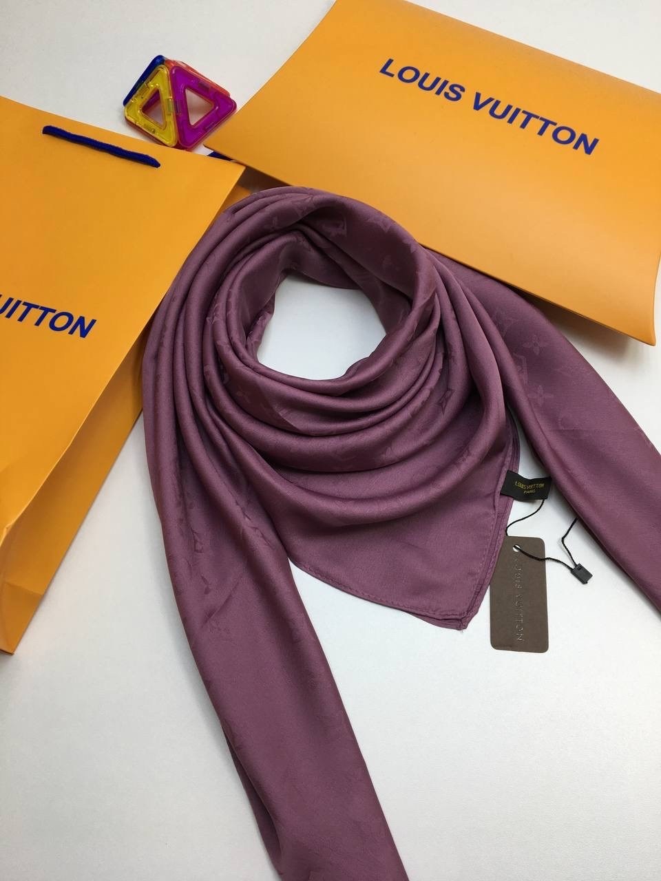 платок брендовый replica,платки люкс,платки шелковые брендовые,шарф женские,платок louis vuitton