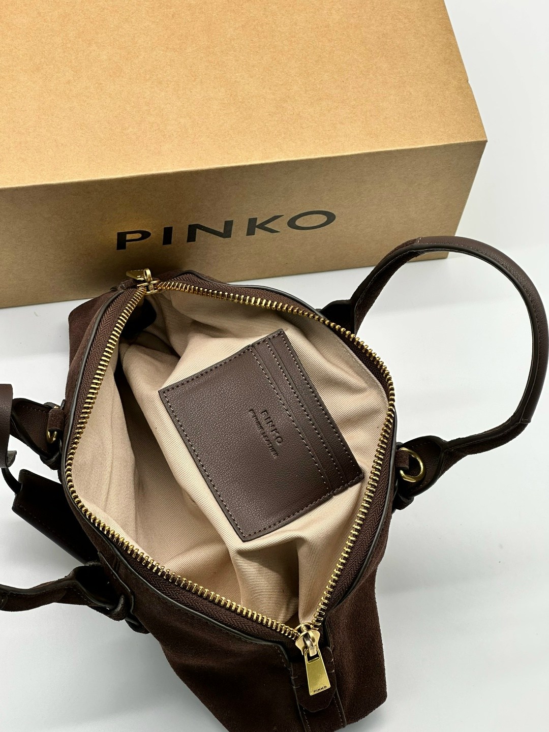 сумка женская miu miu натуральная замша,сумка женская miu miu из натуральной замши,женская замшевая сумка miu miu arcadie коричневая,сумка женская замшевая miu miu,замшевая сумка miu miu aventure