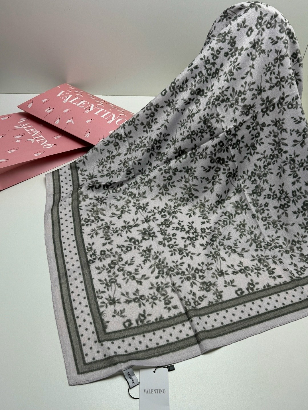 брендовый платок,платки женские,платки шанель,шелковые платки,стильные платки