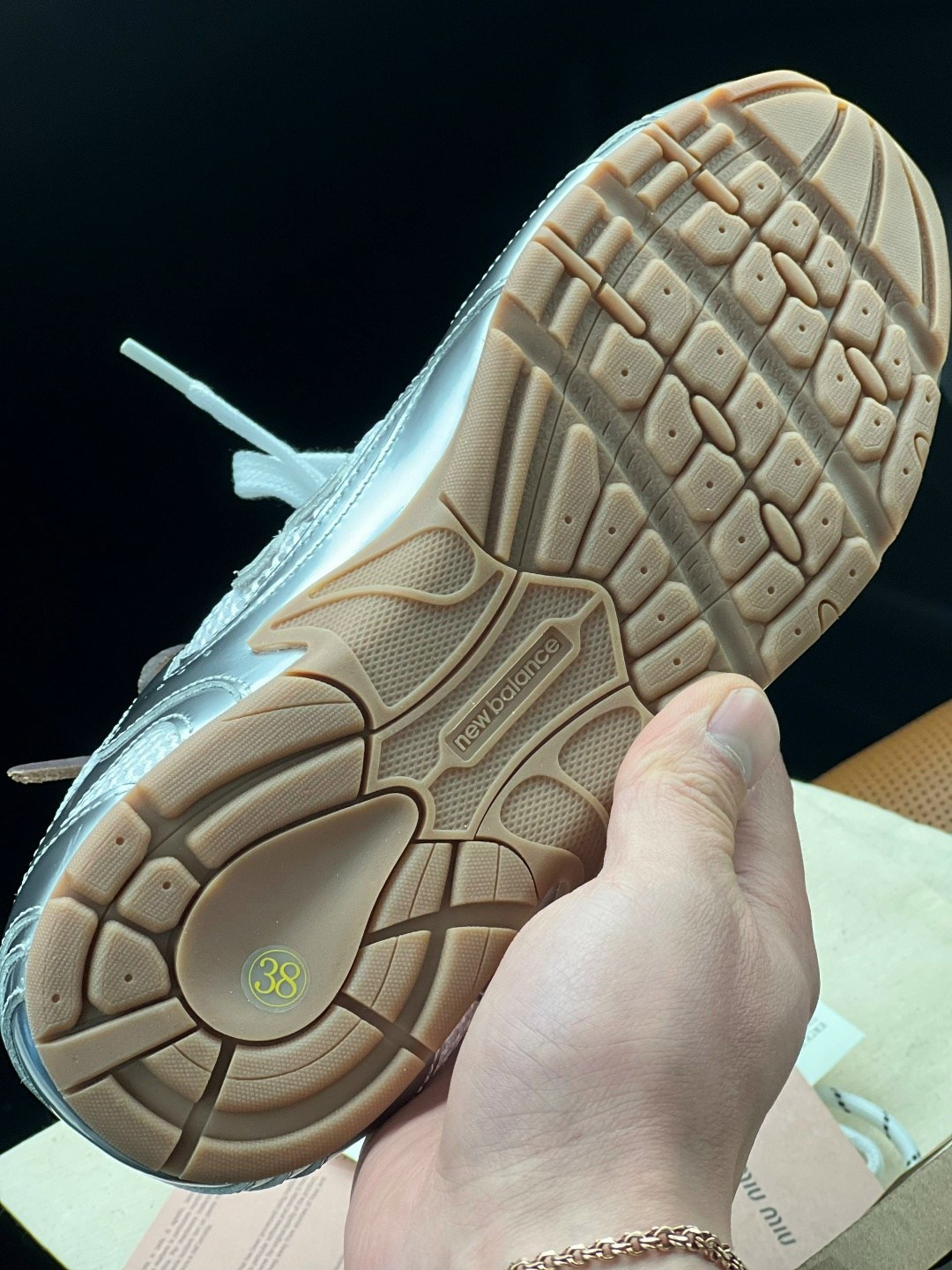 кроссовки new balance,кроссовки,серебряные кроссовки,кроссовки miu,женские кроссовки new balance