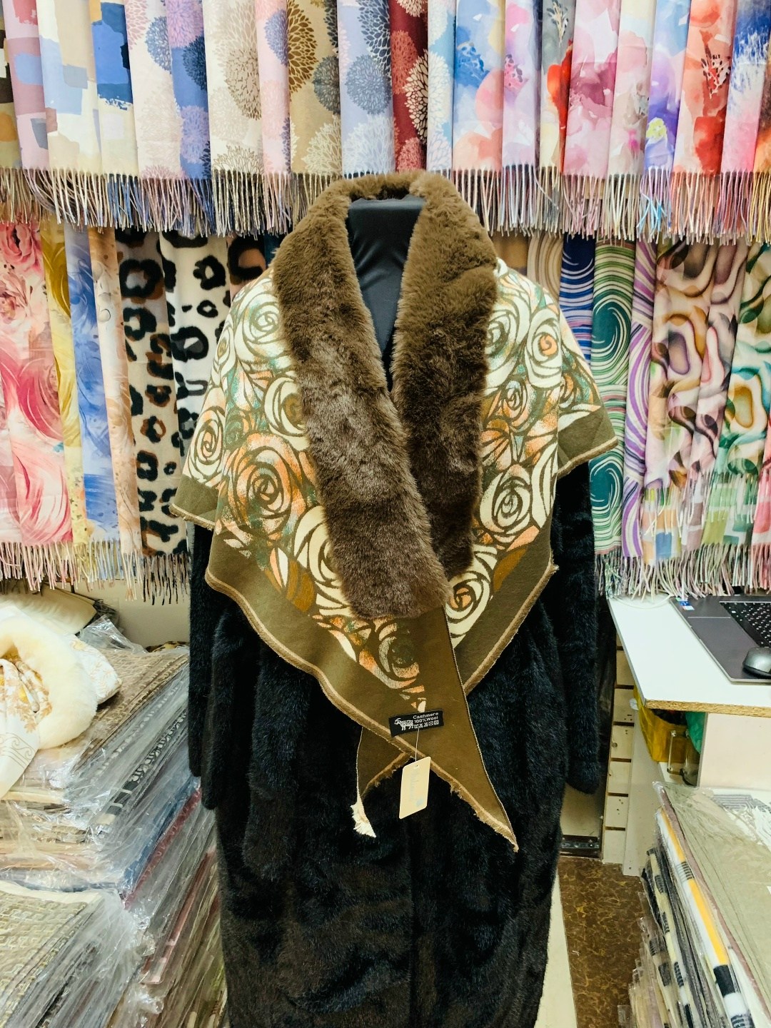 теплые шарфы,платок с мехом,палантин с мехом,шарфы и платки,шарф с принтом