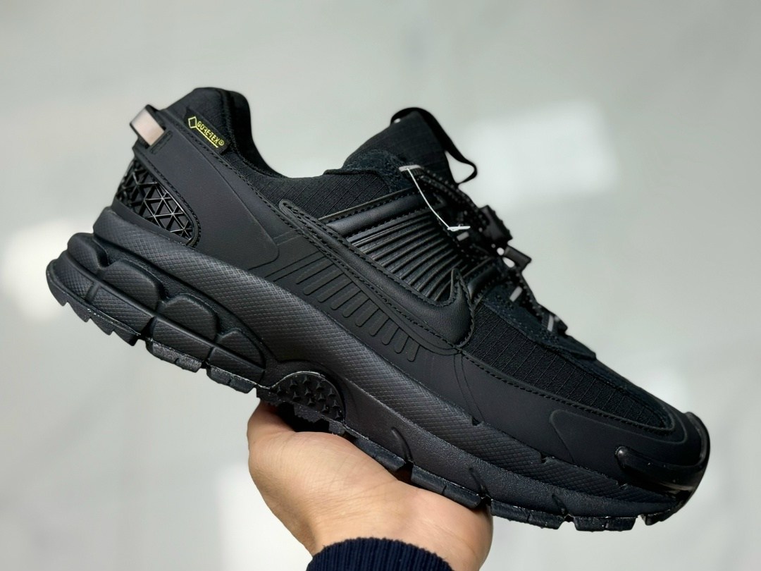 кроссовки nike air zoom vomero 5,кроссовки nike zoom vomero 5,кроссовки nike zoom vomero 5 roam черный мужской,черные кроссовки zoom vomero roam nike black racer blue,кроссовки nike air zoom vomero