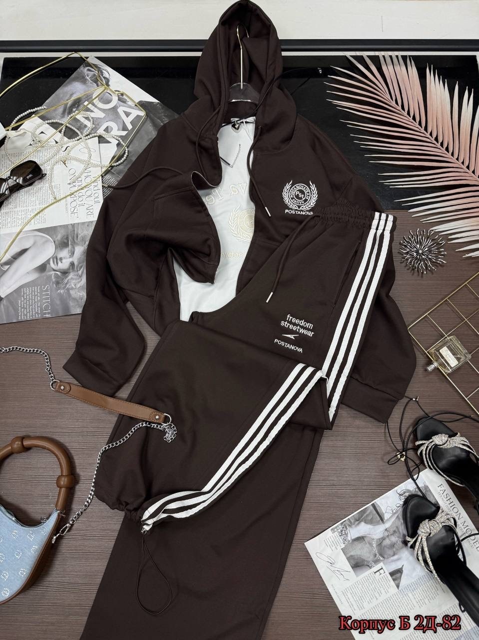 спортивный костюм адидас женский красный,костюм спортивный женский adidas,женские костюмы спортивные,костюм спортивный,спортивные костюмы адидас женские