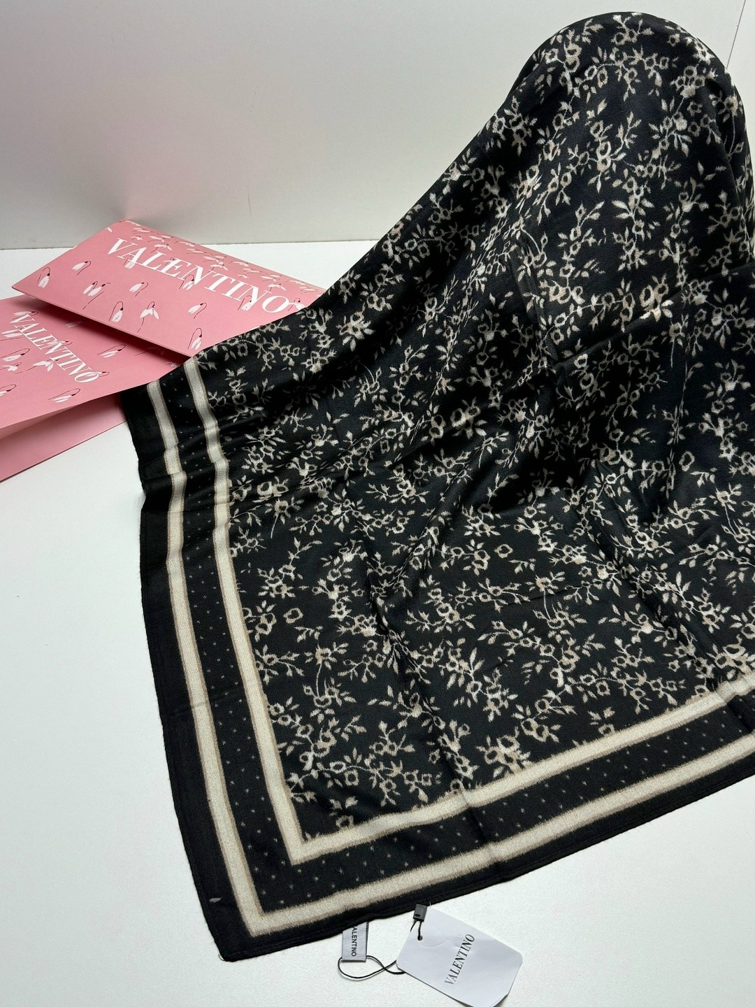 брендовый платок,платки женские,платки шанель,шелковые платки,стильные платки