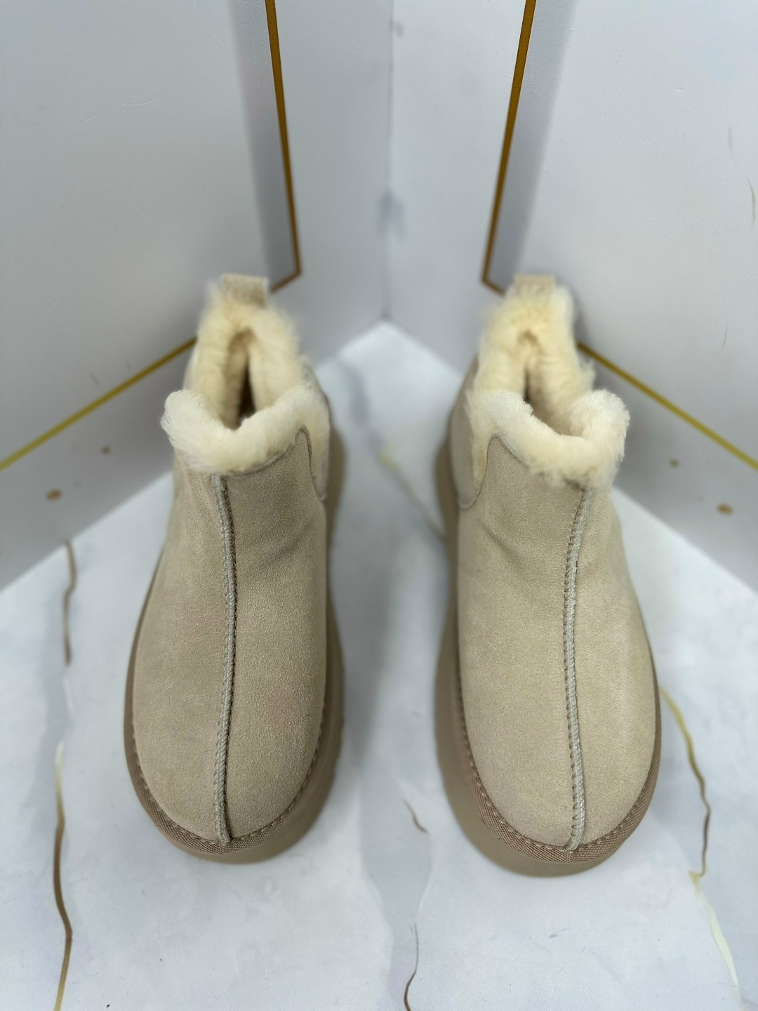 угги женские,,женские зимние угги,угги зимние короткие на платформе,женская зимняя