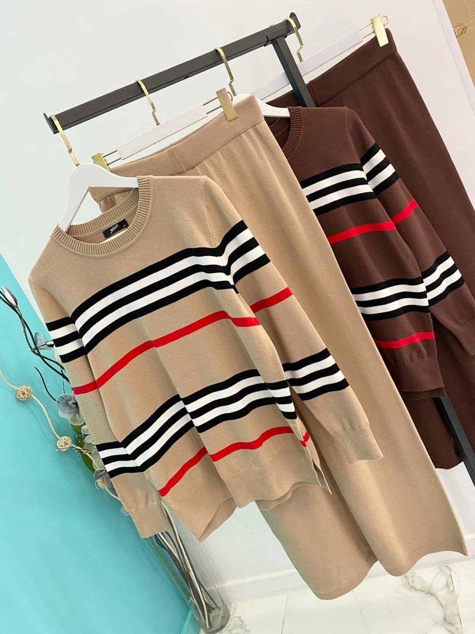 трикотажные костюмы,женский трикотажный костюм,трикотажный костюм с брюками и кофтой в полоску aisha comfort,трикотажный костюм повседневный,вязаные костюмы