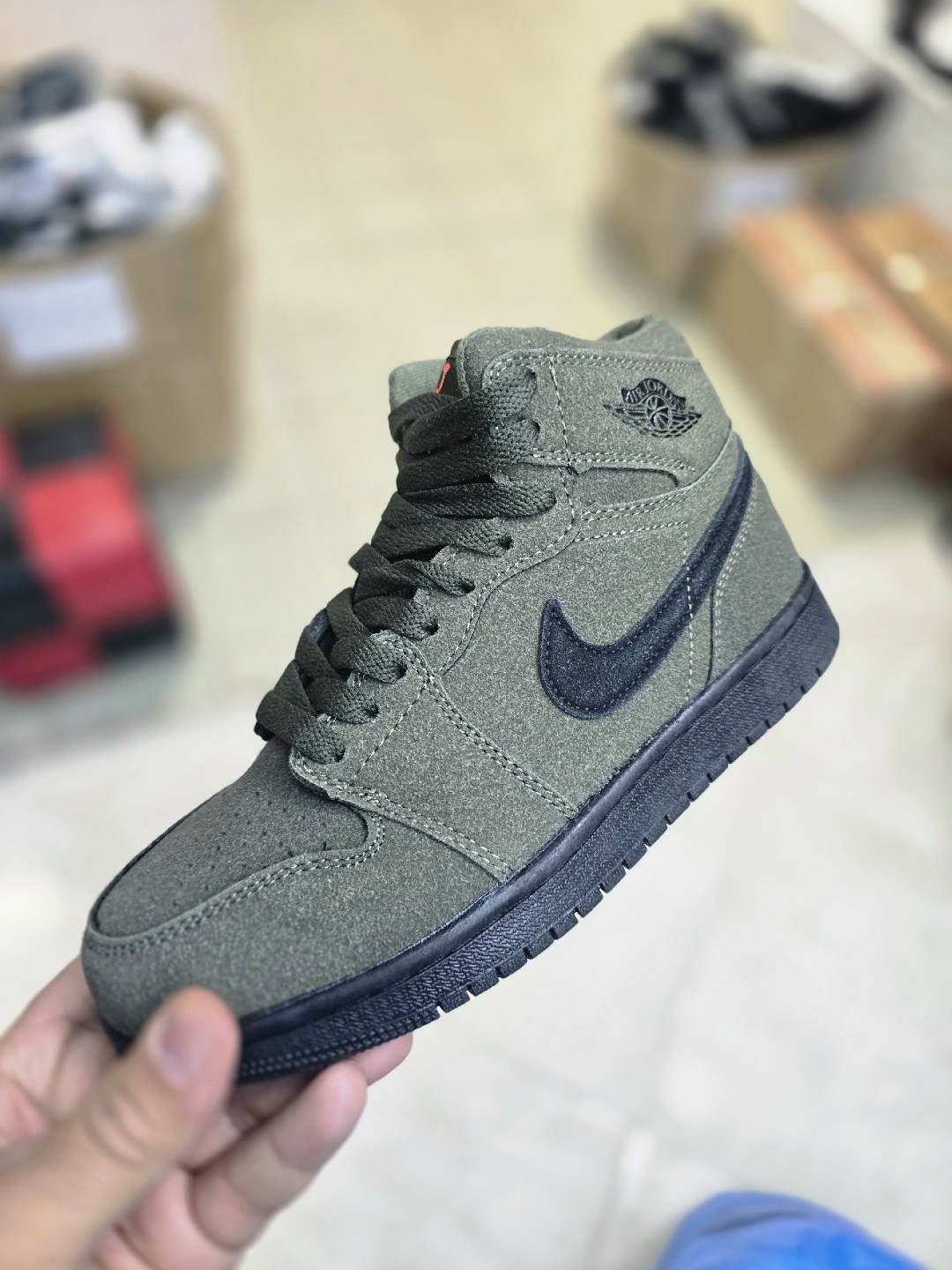 nike air jordan 1,кроссовки nike air jordan 1,nike air jordan 1 mid,air jordan 1 mid grey,nike air jordan 1 retro high