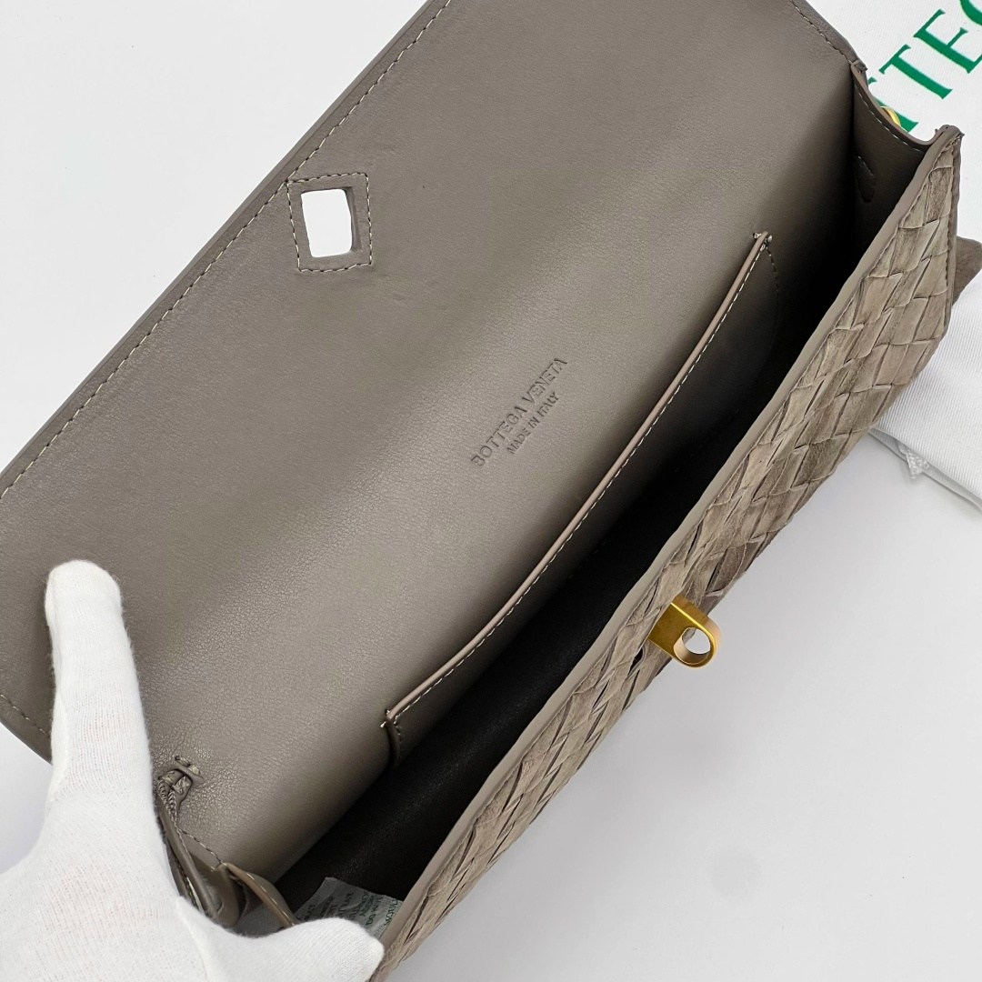 bottega veneta клатч,bottega veneta сумки женские,сумка bottega veneta,кожаный клатч bottega veneta,клатч