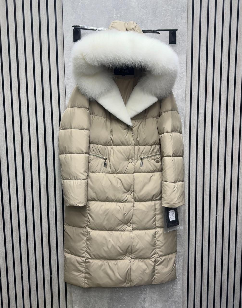 длинный пуховик max mara с меховой опушкой,пуховик max mara,пуховик,пуховик женский,женский пуховик средней длины с меховым воротником