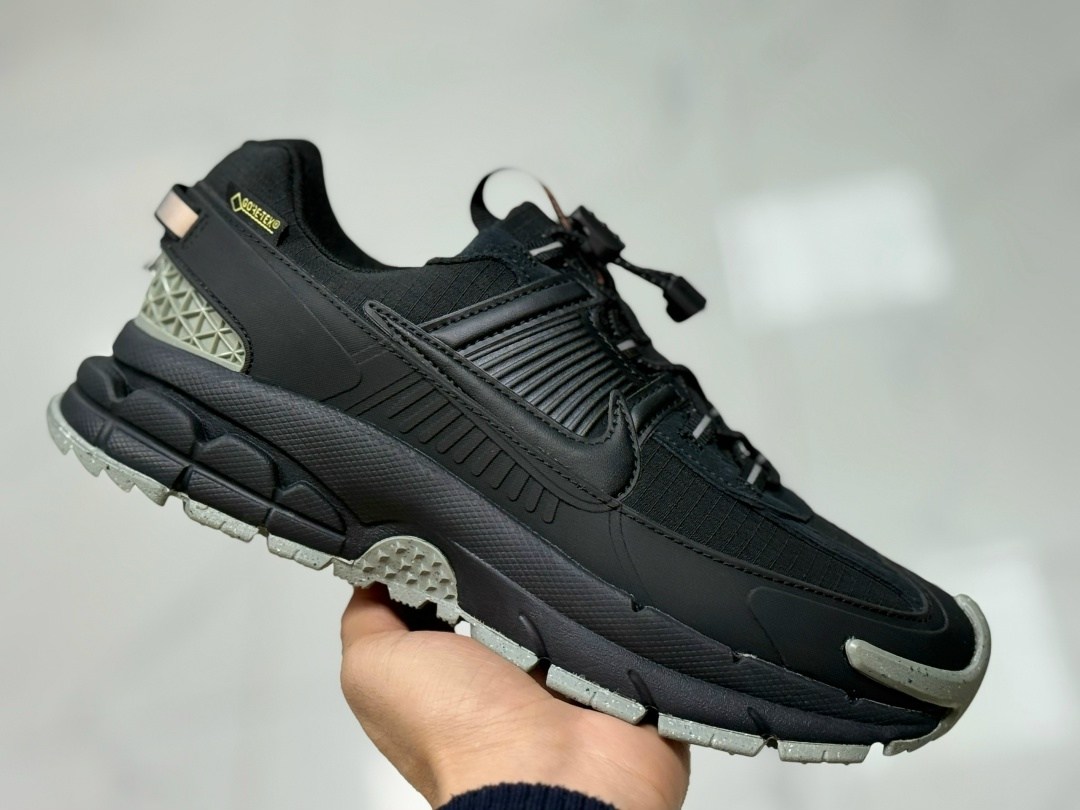 кроссовки nike air zoom vomero 5,кроссовки nike zoom vomero 5,кроссовки nike zoom vomero 5 roam черный мужской,черные кроссовки zoom vomero roam nike black racer blue,кроссовки nike air zoom vomero