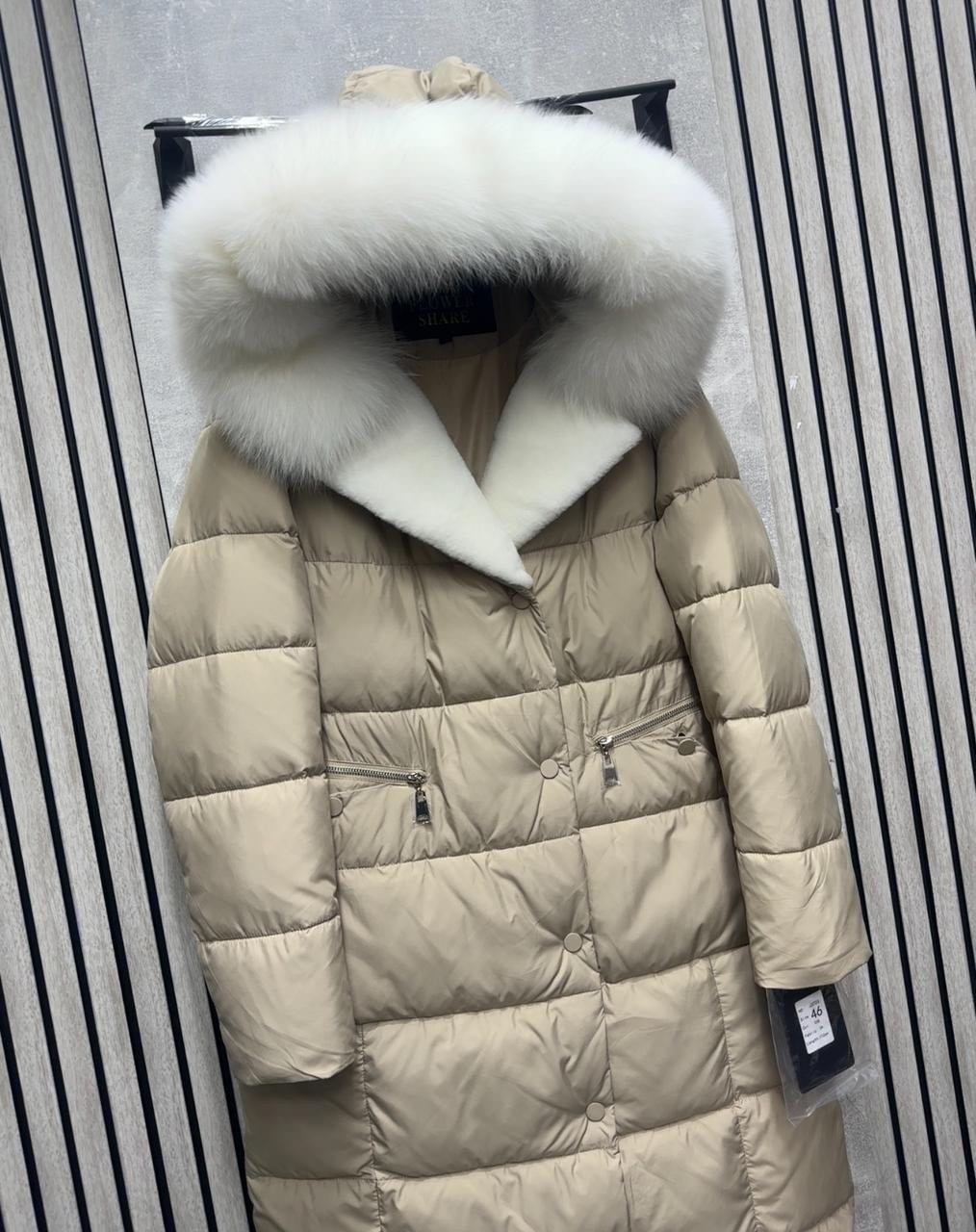 длинный пуховик max mara с меховой опушкой,пуховик max mara,пуховик,пуховик женский,женский пуховик средней длины с меховым воротником