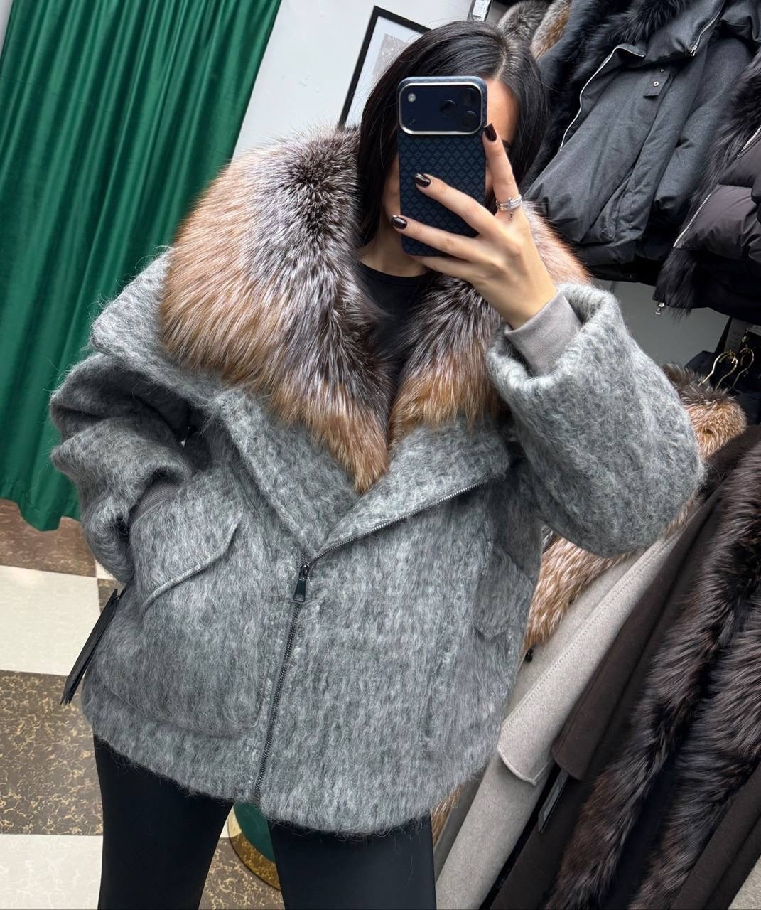 серая куртка из шерсти с накладными карманами и съемным мехом,пальто с мехом,зимняя куртка-пальто оверсайз v8oss,зимняя куртка-пальто оверсайз,полупальто с мехом песца