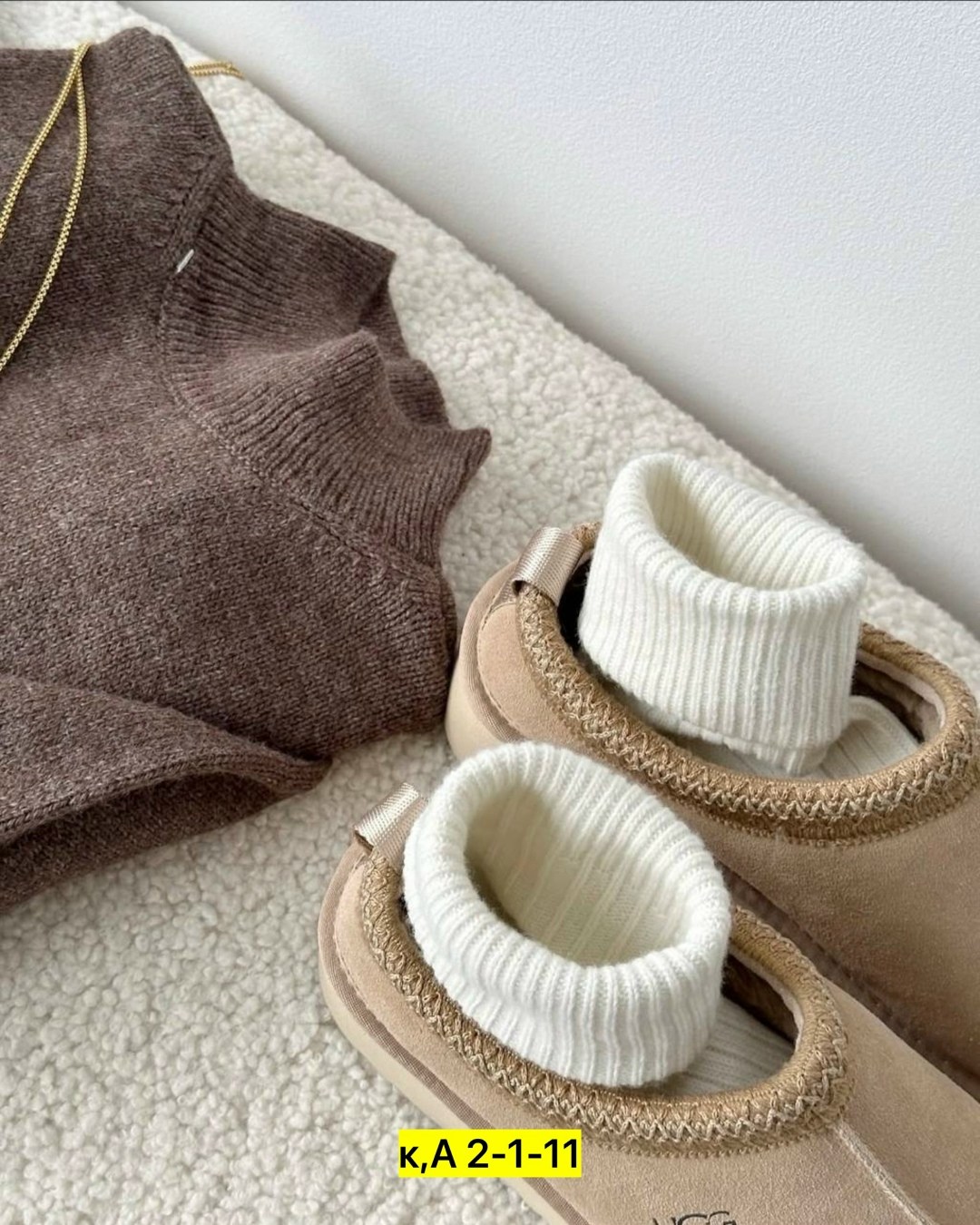 свитер,вязаный трикотаж изделия,свитер с воротником,вязаный трикотаж,женский вязаный свитер