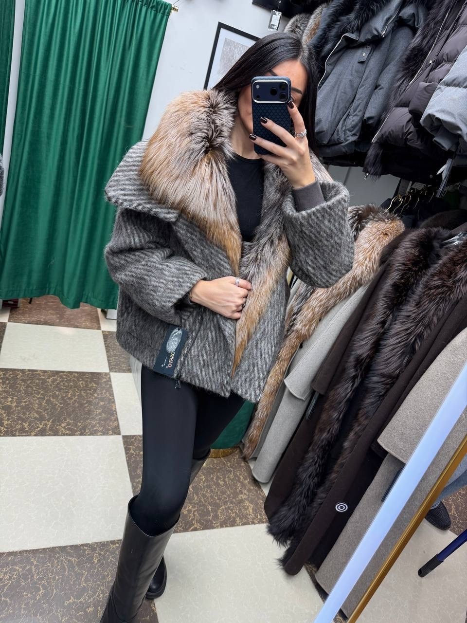 серая куртка из шерсти с накладными карманами и съемным мехом,пальто с мехом,зимняя куртка-пальто оверсайз v8oss,зимняя куртка-пальто оверсайз,полупальто с мехом песца