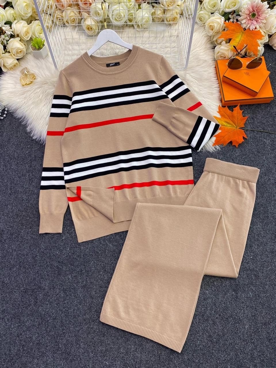 трикотажные костюмы,женский трикотажный костюм,трикотажный костюм с брюками и кофтой в полоску aisha comfort,трикотажный костюм повседневный,вязаные костюмы