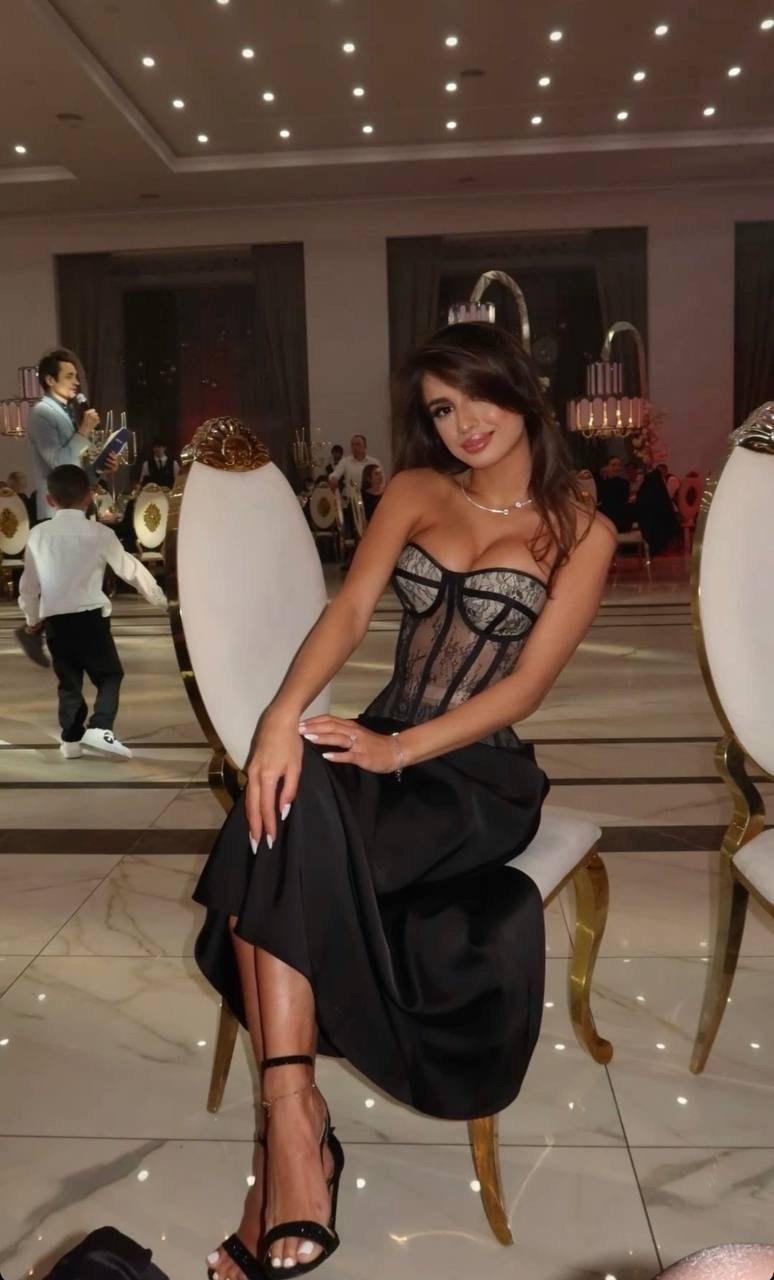 девушка,платье стильное,корсет,чëрное платье,макияж