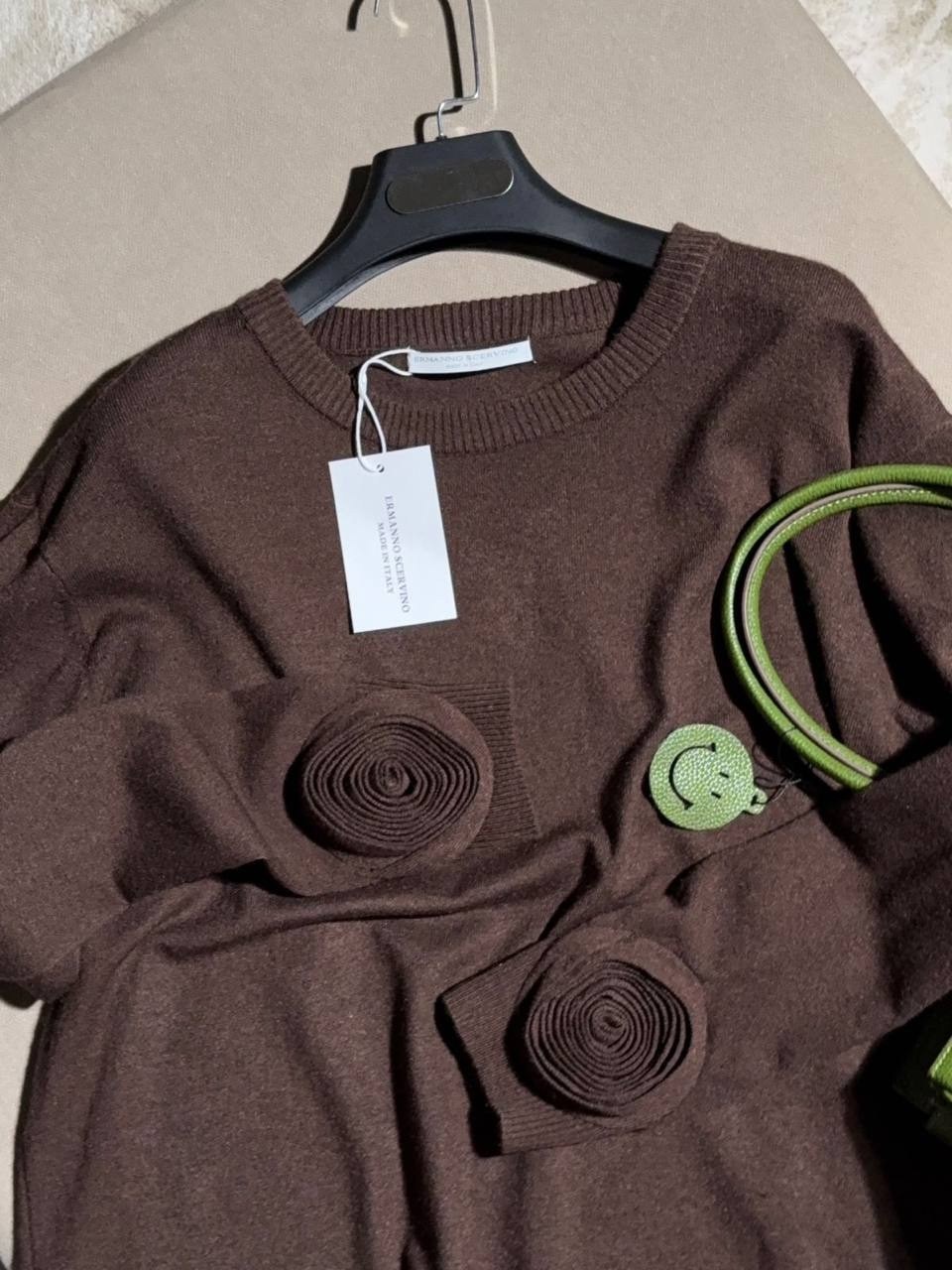 джемпер,трикотажный джемпер с круглым вырезом,трикотажный свитер,свитер,базовый трикотажный джемпер с круглым вырезом