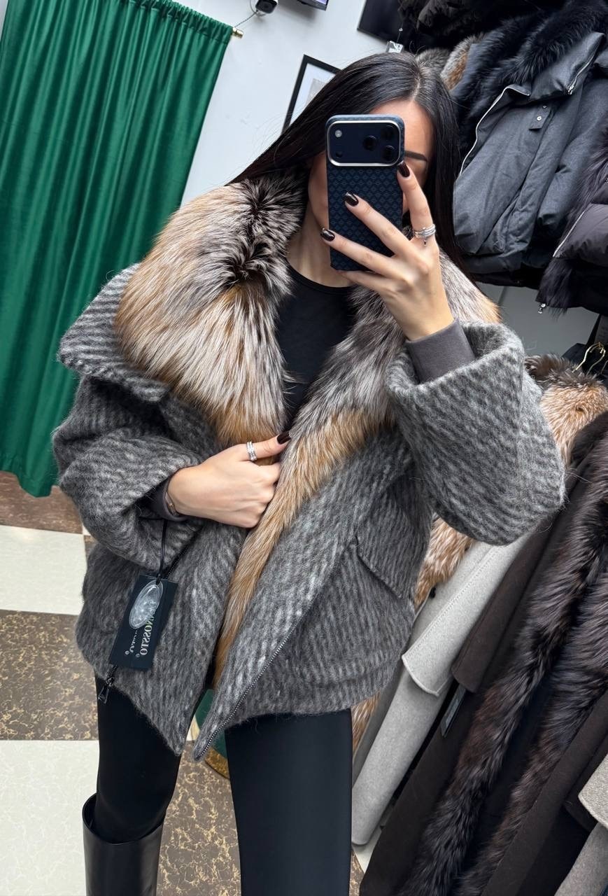 серая куртка из шерсти с накладными карманами и съемным мехом,пальто с мехом,зимняя куртка-пальто оверсайз v8oss,зимняя куртка-пальто оверсайз,полупальто с мехом песца