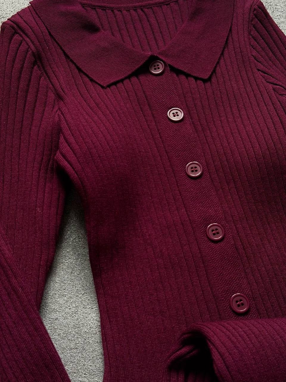 трикотажное платье,платье миди трикотажное,трикотажное платье макси,платье женское бордовое,приталенное трикотажное платье макси в рубчик