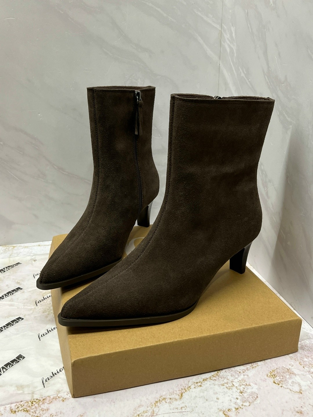 замшевые ботильоны,замшевые женские ботильоны с острым носком на,,женские ботильоны,женские ботильоны с острым носком на тонком каблуке с молнией