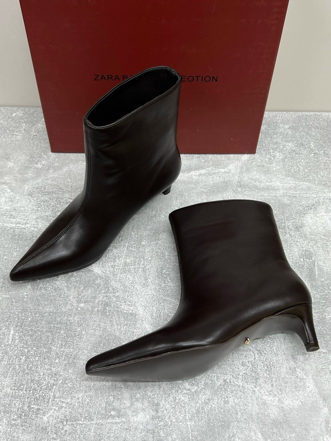 женские кожаные ботильоны с острым носком,ботильоны демисезонные остроносые на высоком каблуке bati 304308520,женские ботильоны с острым носком,женские ботильоны,