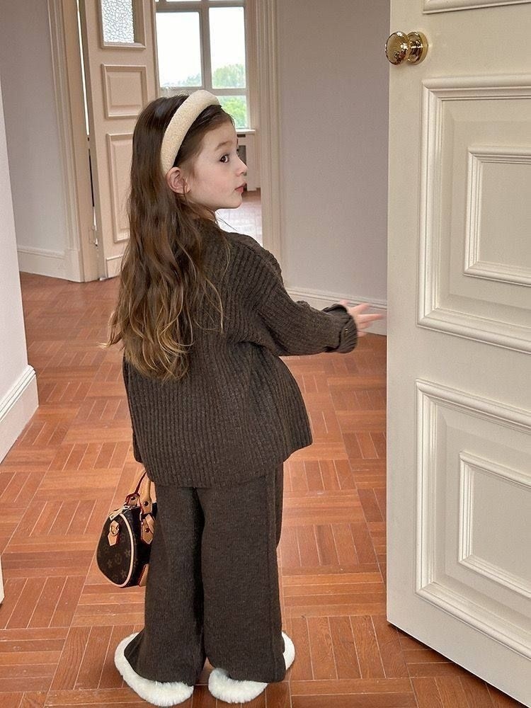 костюм детский теплый,свитер для девочек,костюмы для девочки,брюки вязаные,вязаные костюмы