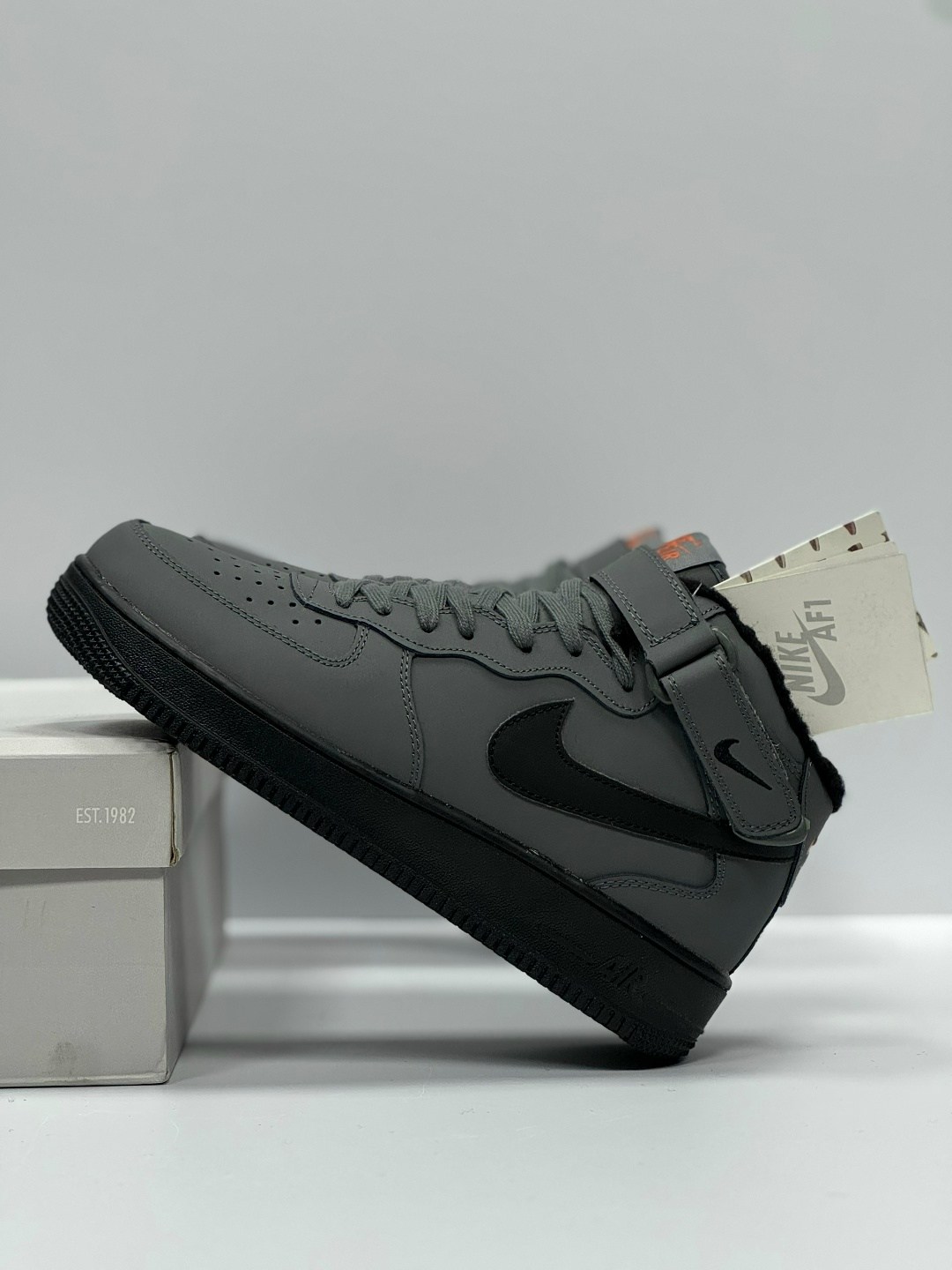 зимние кроссовки nike air force 1 hi цвет серый,зимние кроссовки nike air force 1,кроссовки nike air force 1 мужские,кроссовки nike air force 1,кроссовки nike air force 1 mid