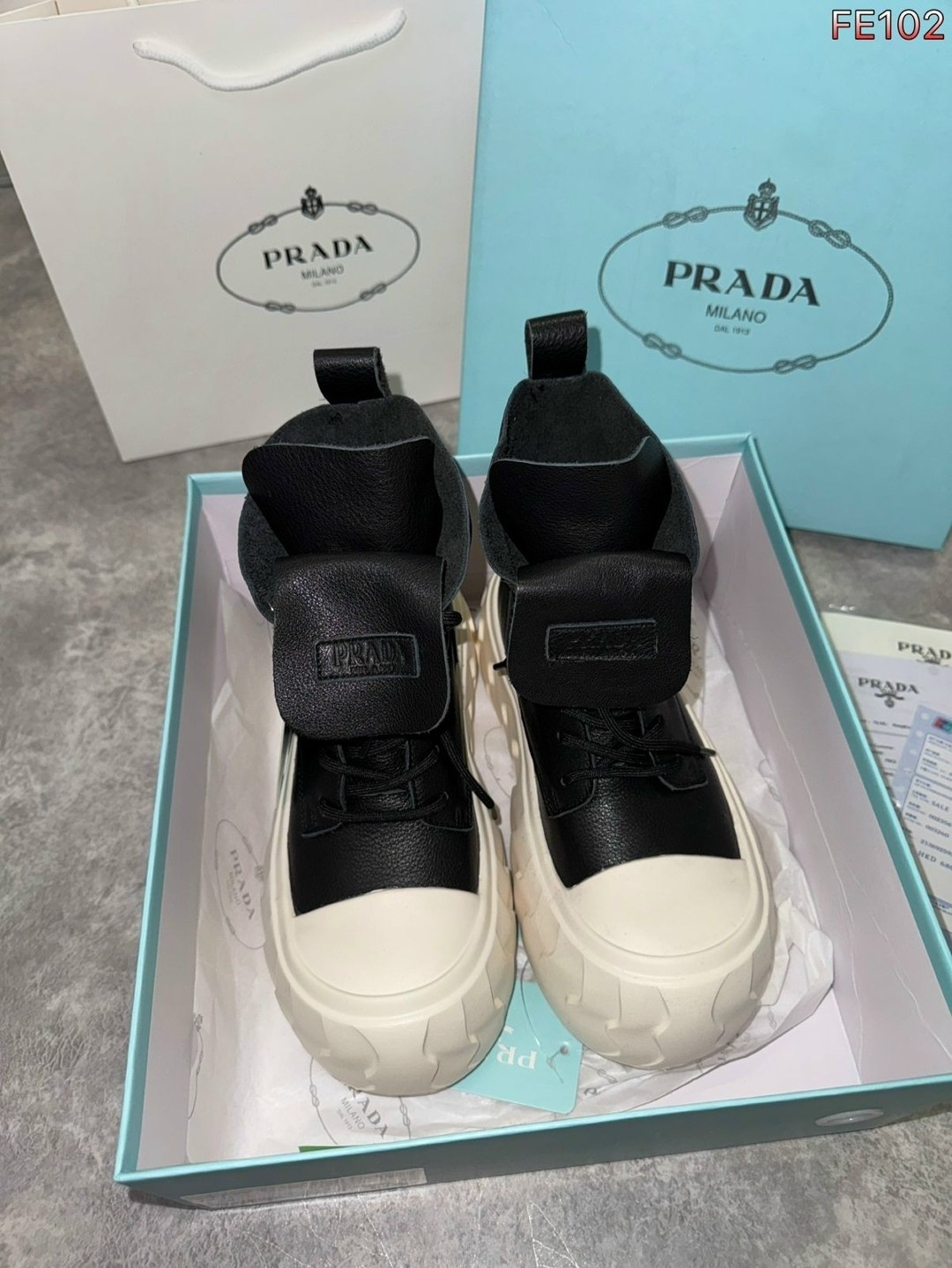 дутики prada,женская ,,кроссовки prada,дутыши prada