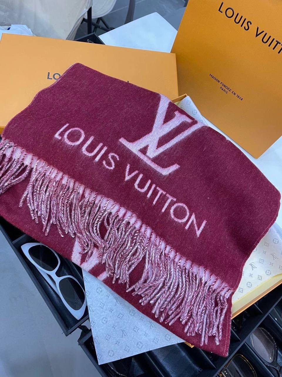 кашемировый шарф louis vuiton,шарф louis vuitton,шарф луи виттон суприм,шарф louis vuitton reykjavik бордовый,шарф луи виттон