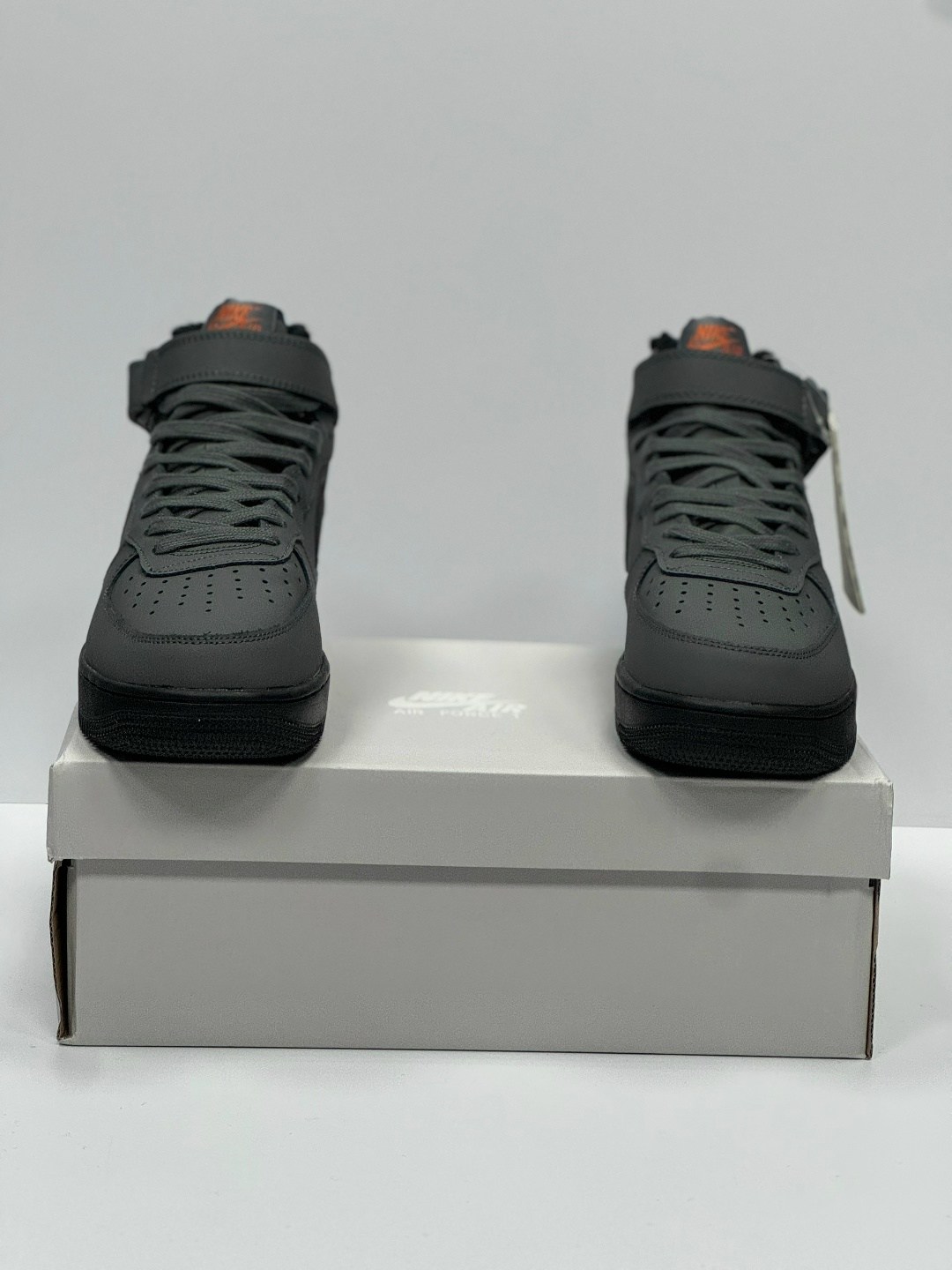 зимние кроссовки nike air force 1 hi цвет серый,зимние кроссовки nike air force 1,кроссовки nike air force 1 мужские,кроссовки nike air force 1,кроссовки nike air force 1 mid