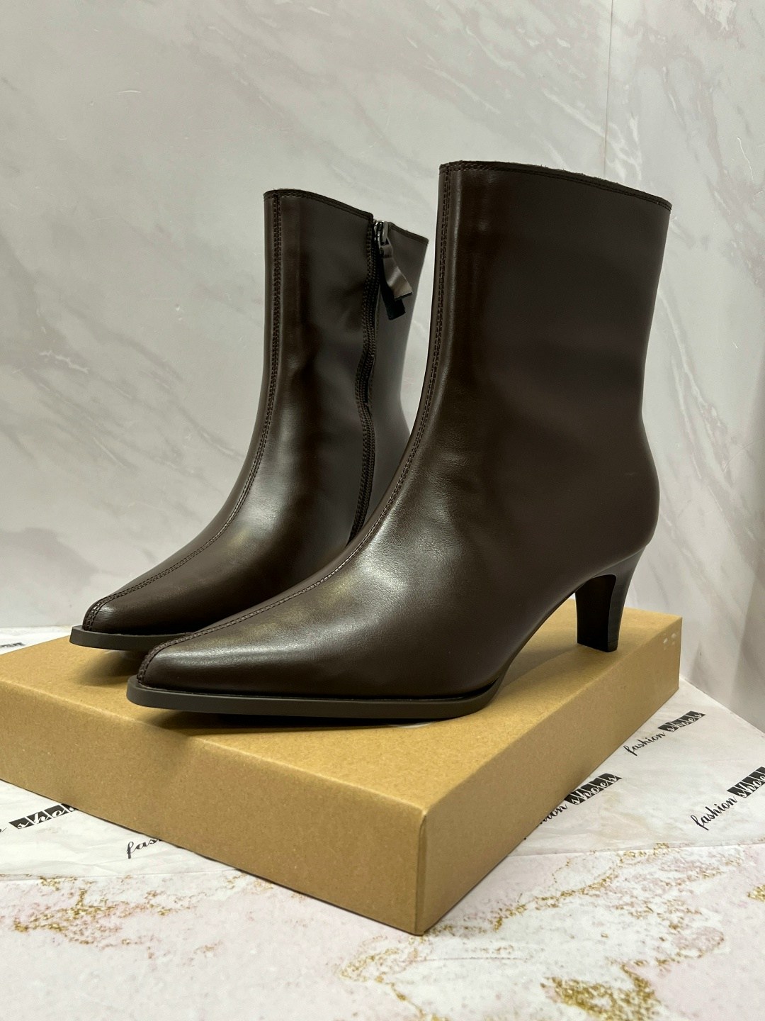 замшевые ботильоны,замшевые женские ботильоны с острым носком на,,женские ботильоны,женские ботильоны с острым носком на тонком каблуке с молнией