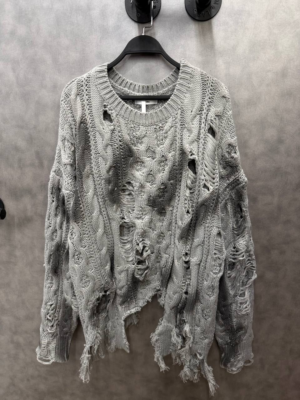 рваный свитер оверсайз в корейском стиле y2k,свитер оверсайз,рваный свитер,рваный свитер дизайнер,рваный свитер оверсайз в корейском стиле y2k curtine