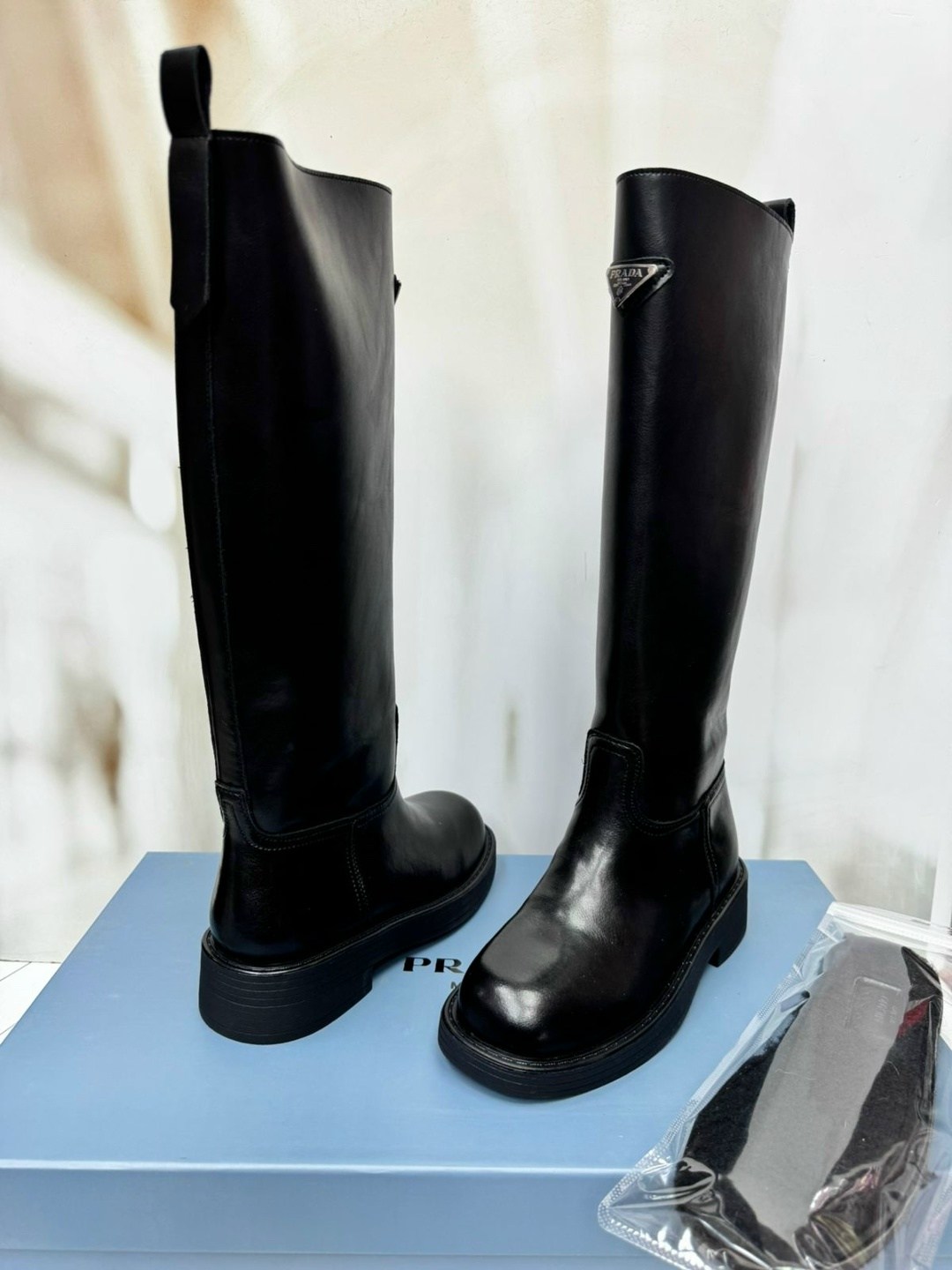 высокие сапоги,женские сапоги,сапоги кожаные,сапожки фенди,сапоги трубы женские