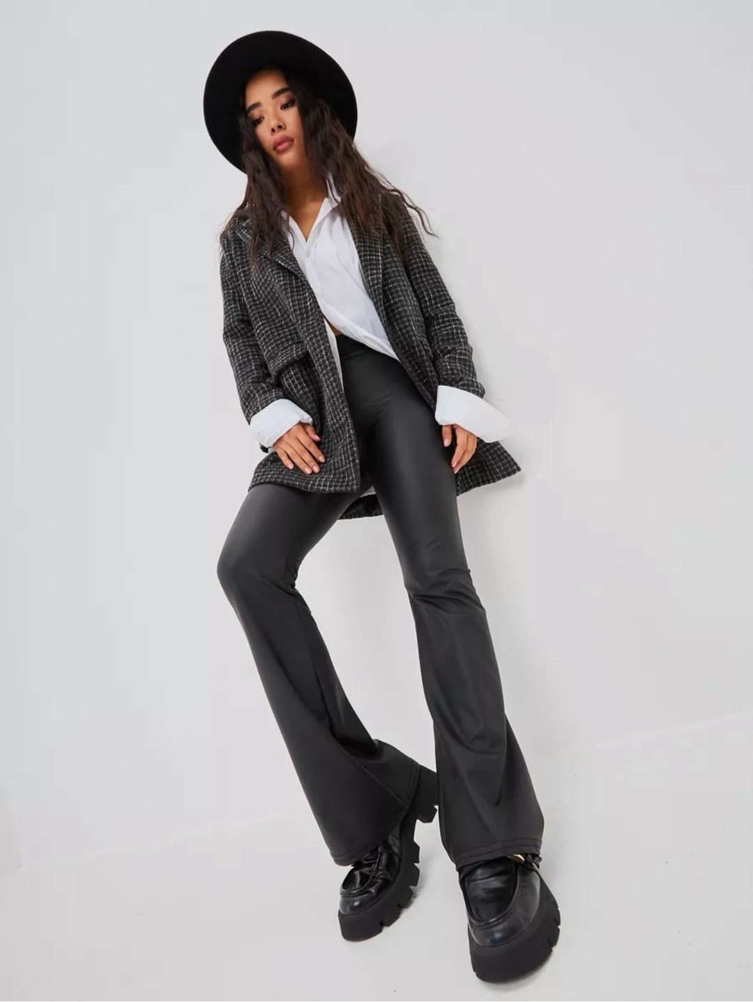 брюки клеш из экокожи,брюки клеш кожаные dite 239419997,кожаные брюки-клеш черные vatkali,кожаные брюки клеш,женские брюки клеш