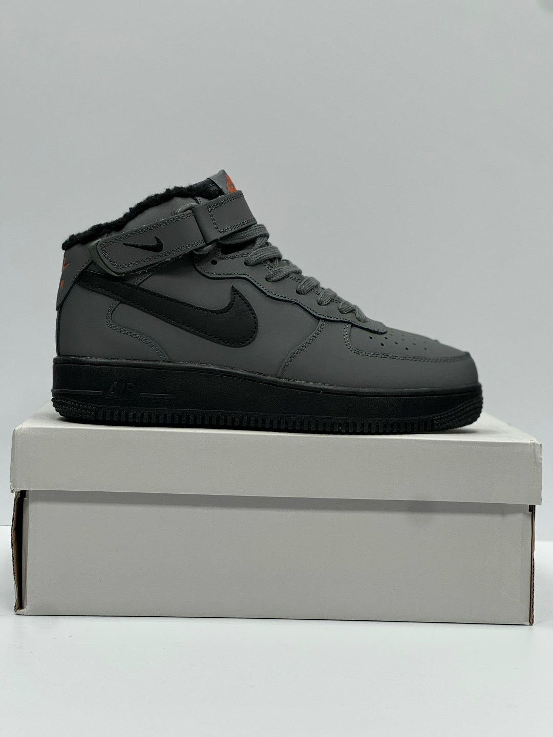 зимние кроссовки nike air force 1 hi цвет серый,зимние кроссовки nike air force 1,кроссовки nike air force 1 мужские,кроссовки nike air force 1,кроссовки nike air force 1 mid