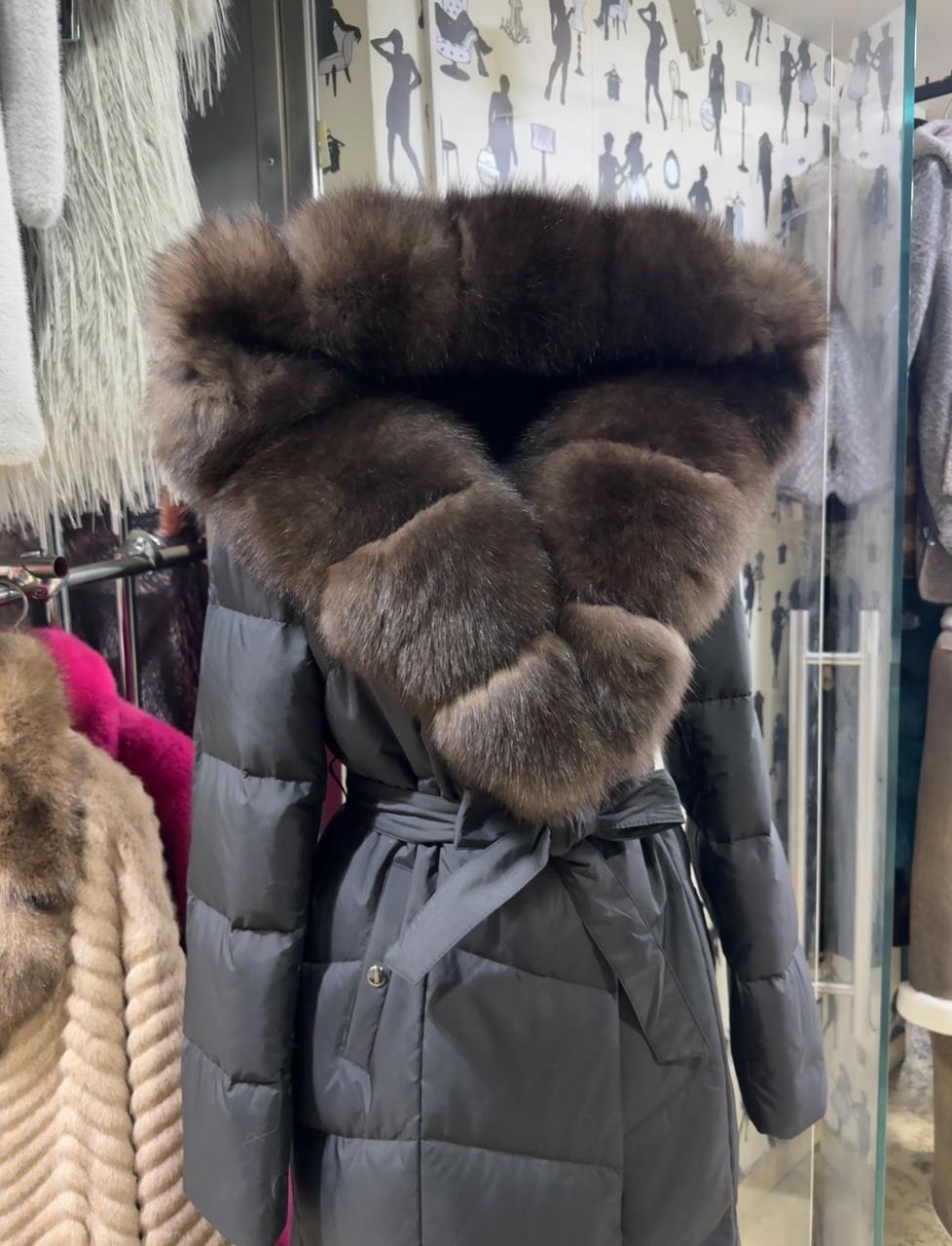 пуховик с натуральным мехом,женский пуховик с натуральным мехом,куртка пуховик мех финиский песец с капюшоном,пуховик с натуральным мехом песца с капюшоном длина 120,пуховик женский