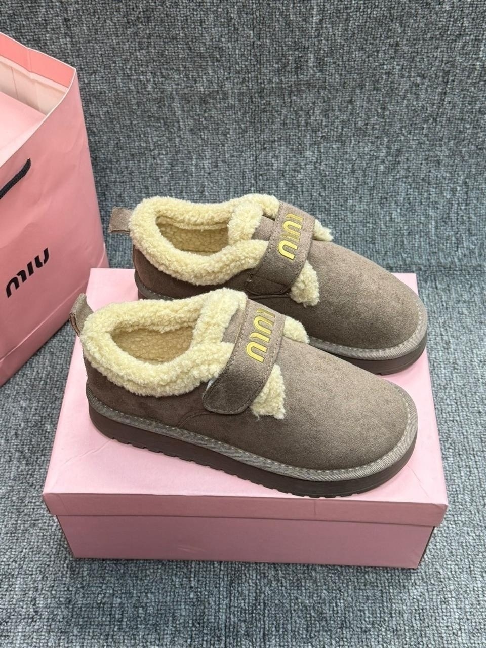 ,меховые замшевые туфли на плоской подошве на платформе,повседневная женская  лоферы с меховыми сабо на платформе круглым носком,женская ,зимняя женская