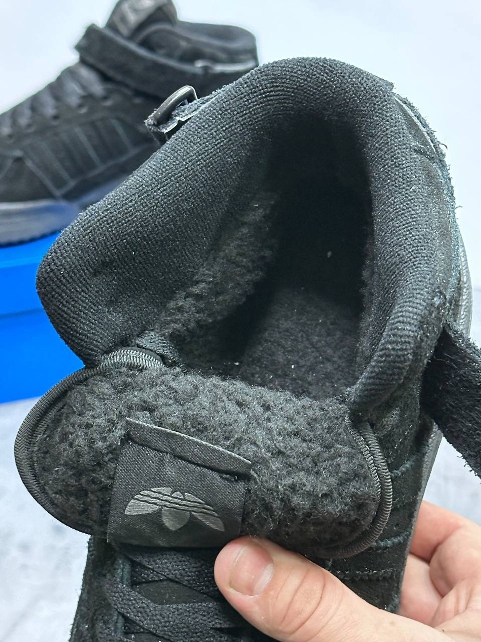 зимние кроссовки adidas,кроссовки adidas,кроссовки adidas forum mid triple black черный,кроссовки adidas forum mid 'triple black',зимние мужские кроссовки adidas