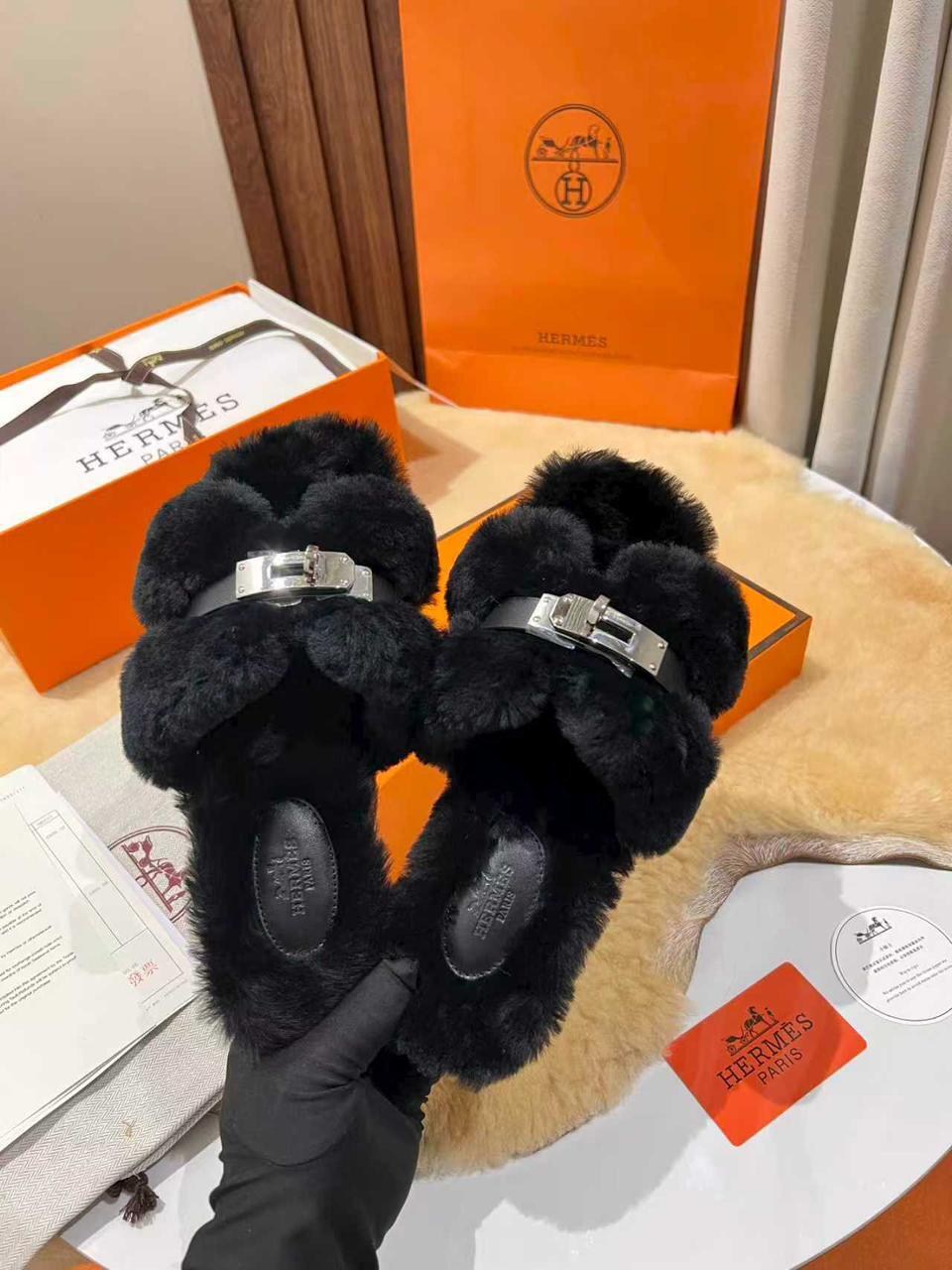 hermes меховые тапки,тапочки хермес меховые,мюли с мехом женские hermes premium из натуральной кожи и меха,шлепанцы hermes,тапочки hermes женские