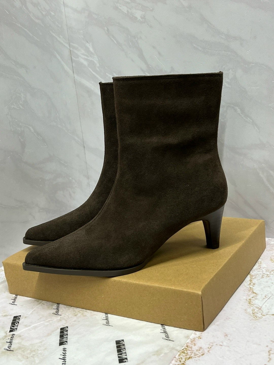 замшевые ботильоны,замшевые женские ботильоны с острым носком на,,женские ботильоны,женские ботильоны с острым носком на тонком каблуке с молнией