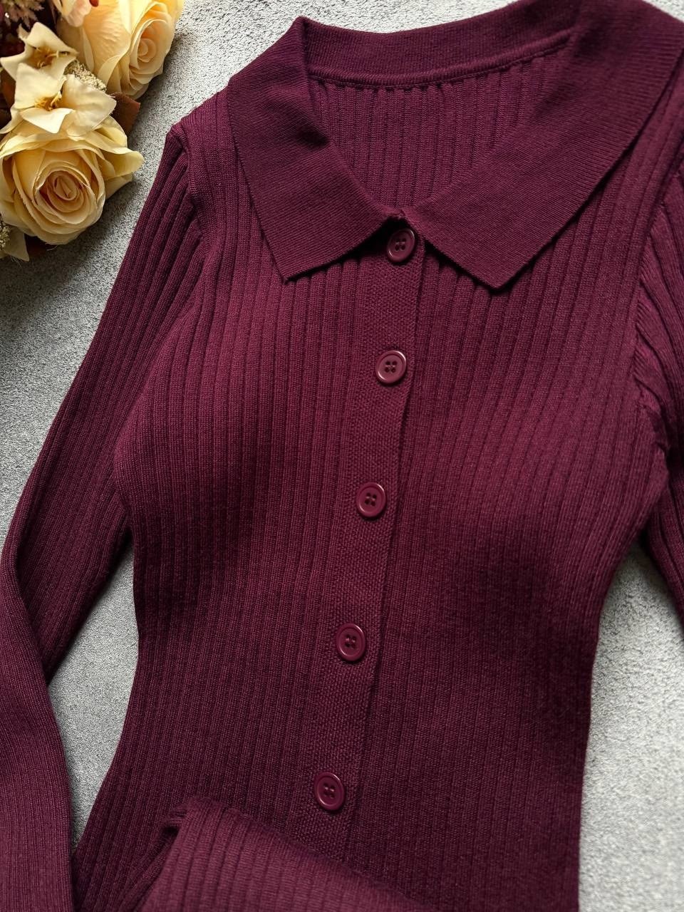 трикотажное платье,платье миди трикотажное,трикотажное платье макси,платье женское бордовое,приталенное трикотажное платье макси в рубчик