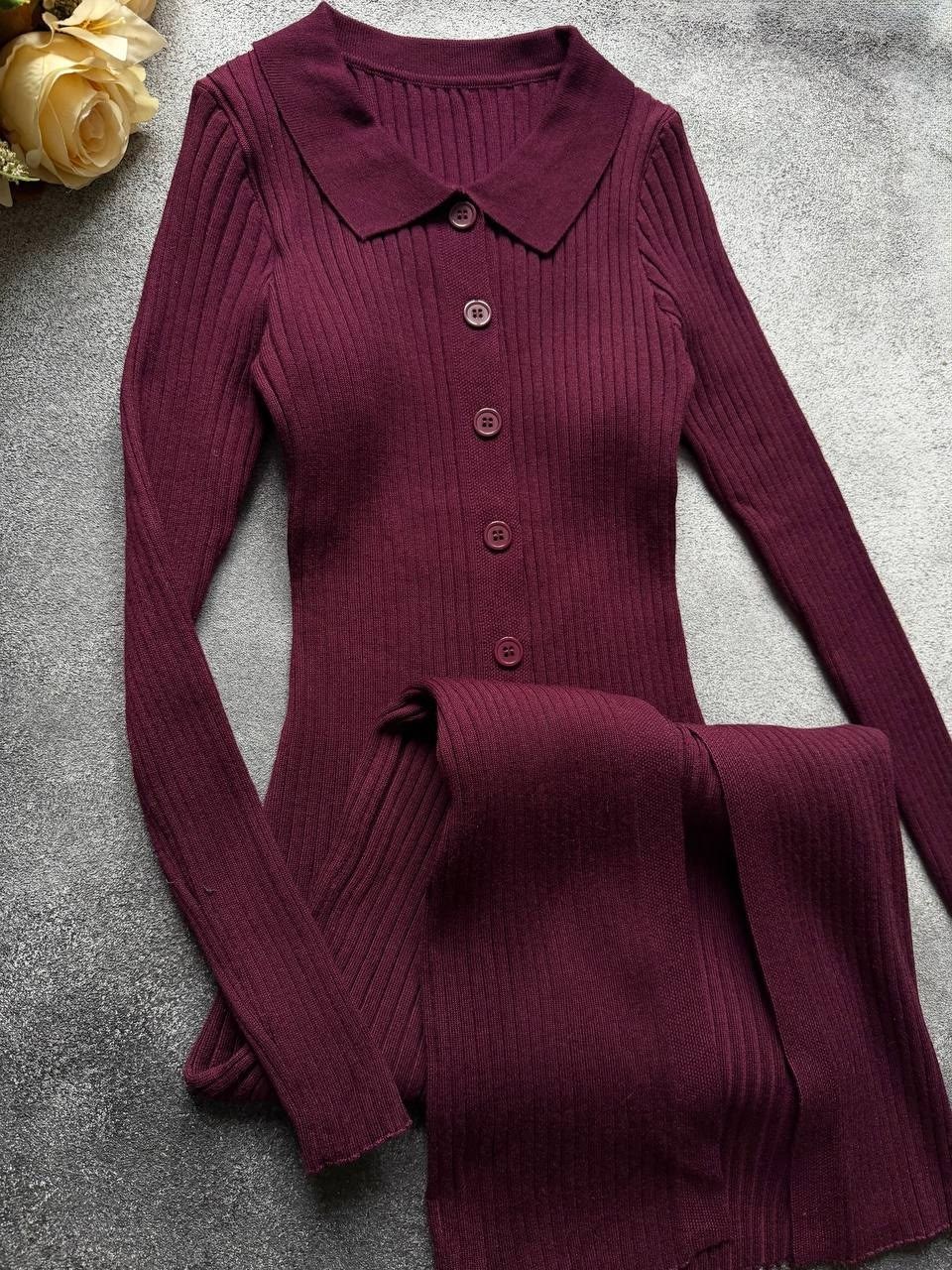 трикотажное платье,платье миди трикотажное,трикотажное платье макси,платье женское бордовое,приталенное трикотажное платье макси в рубчик