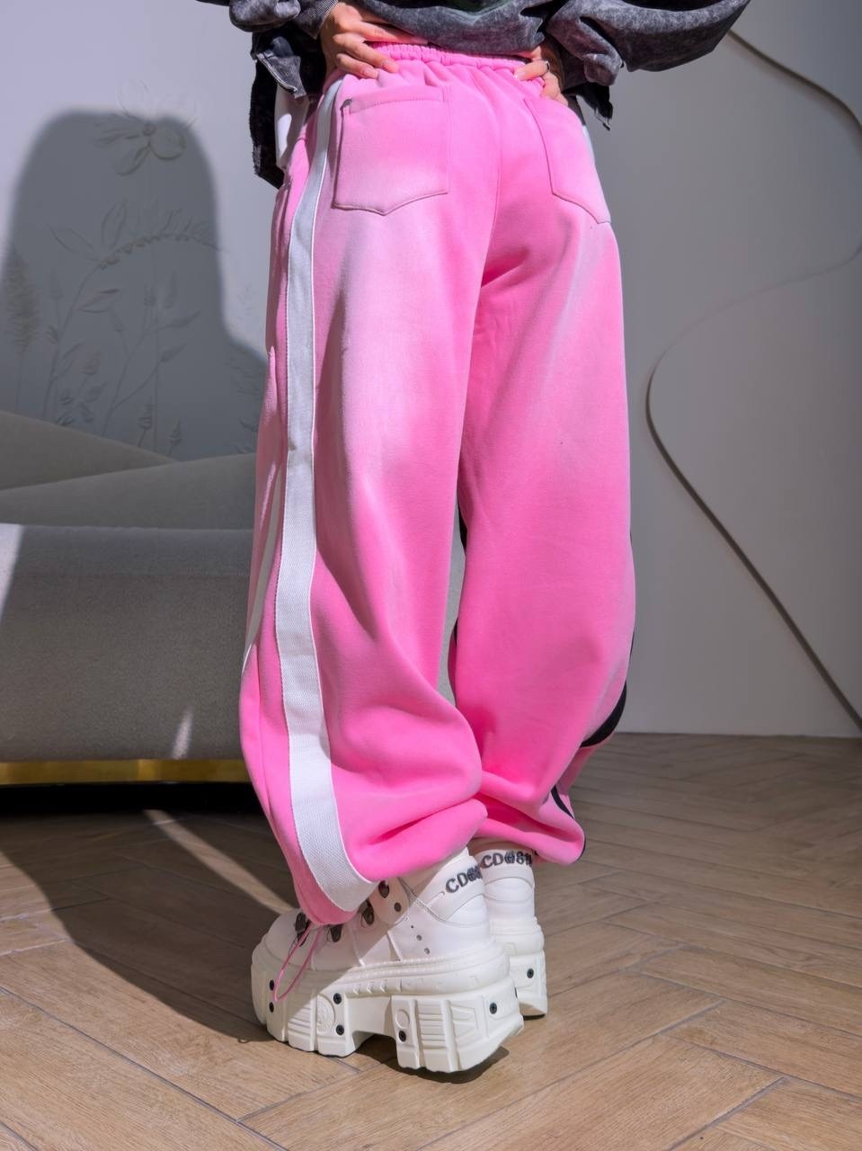 свитшот с принтом и пайетками оверсайз korean stars,свитшот оверсайз с принтом "микки маус",модные свитшоты,свитшот толстовка оверсайз микки маус со стразами,свитшот женская