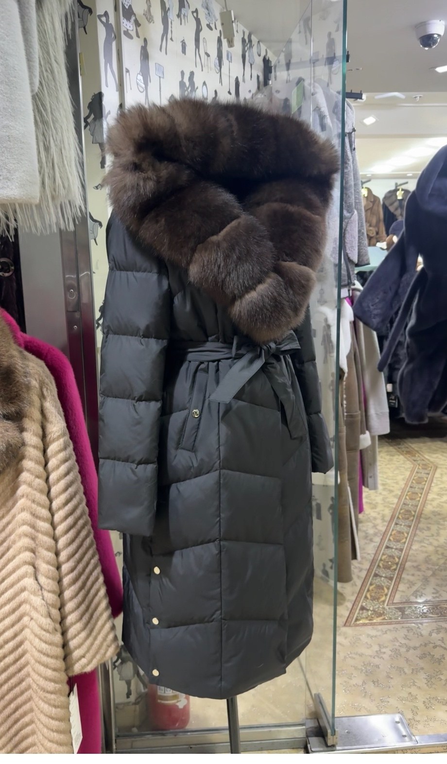 пуховик с натуральным мехом песца с капюшоном длина 120,куртка пуховик мех финиский песец с капюшоном,пуховик с натуральным мехом,куртка пуховик мех песец с капюшоном,зимняя куртка пуховик с натуральн