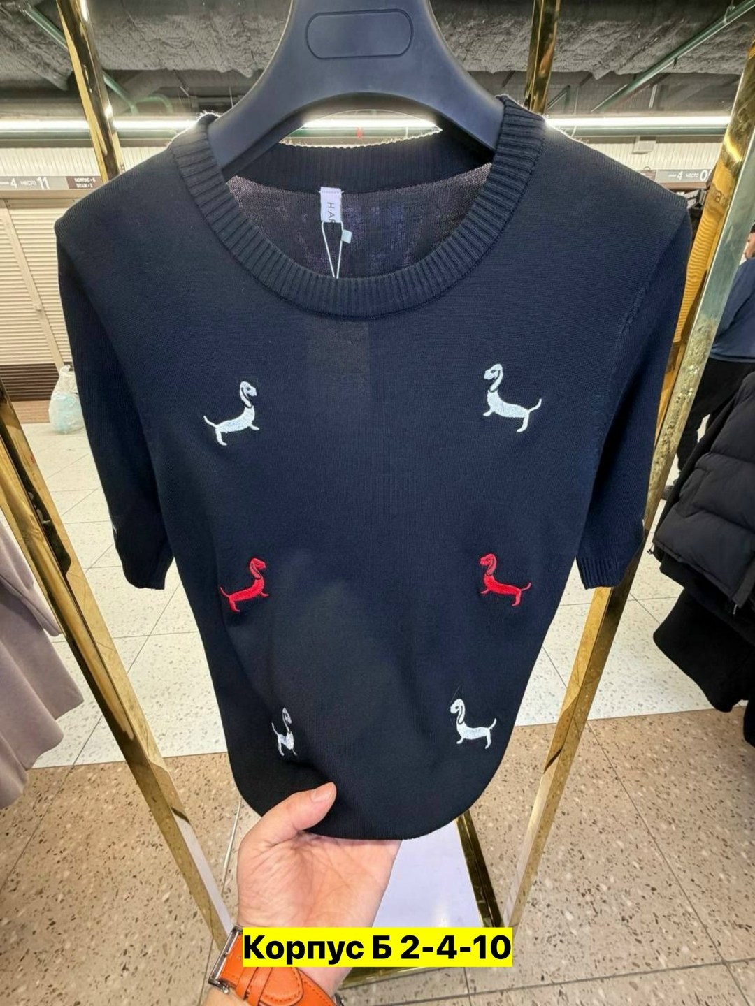 женская кофта,свитер с вышивкой таксы,свитер с вышивкой,кофточка,свитера женские