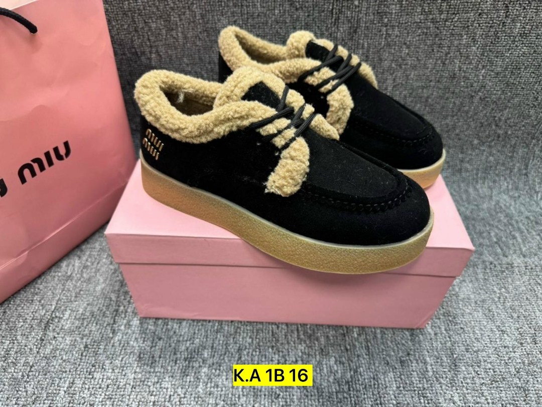 ,женская ,угги замш,женские зимние замшевые ботинки miu miu с мехом бежевые,ботинки миу миу женские зимние