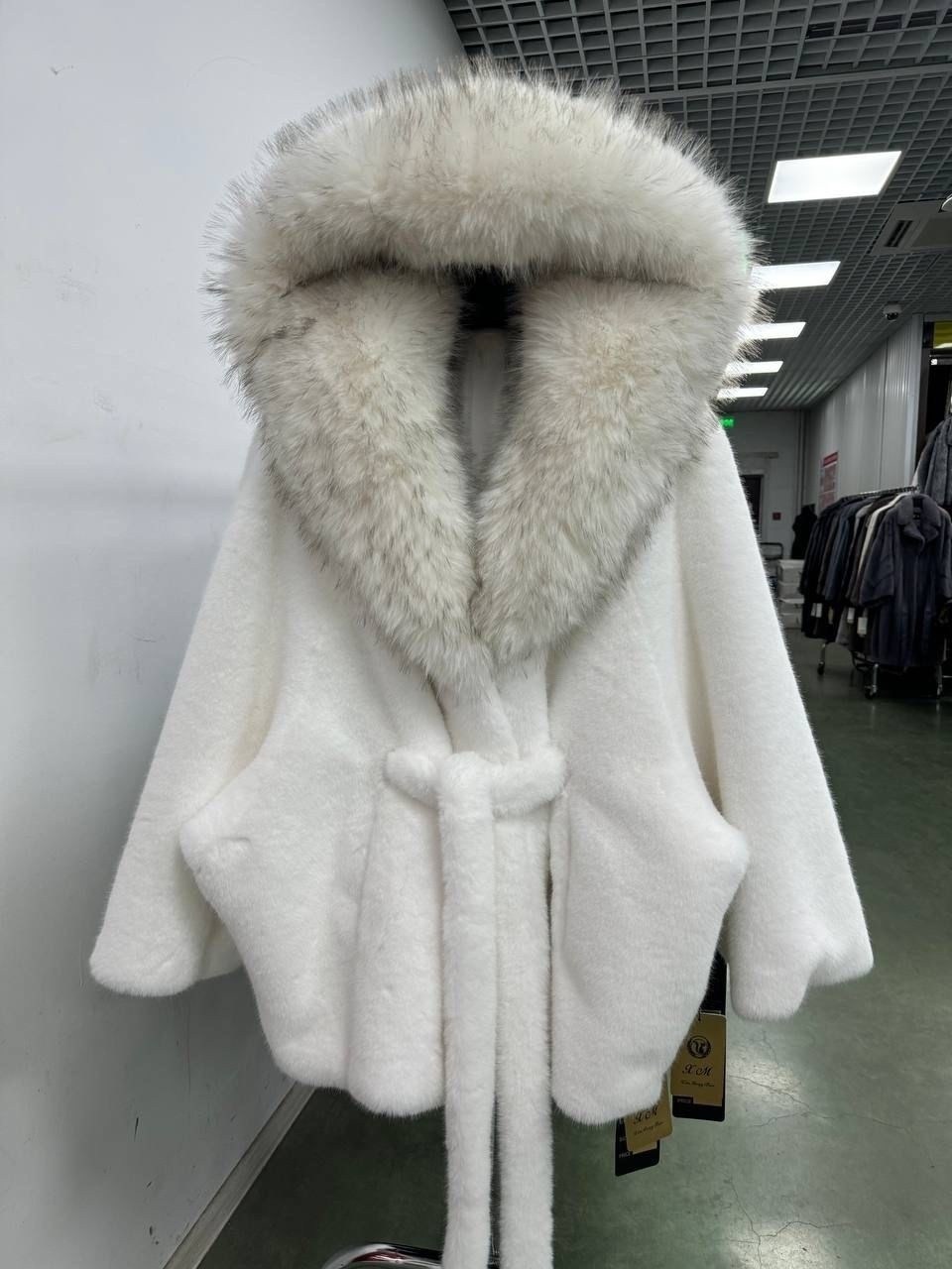 искусственная эко шуба укороченная с капюшоном wild vibe,шубка,белая шуба,шуба норковая белая,белая норковая шуба с капюшоном